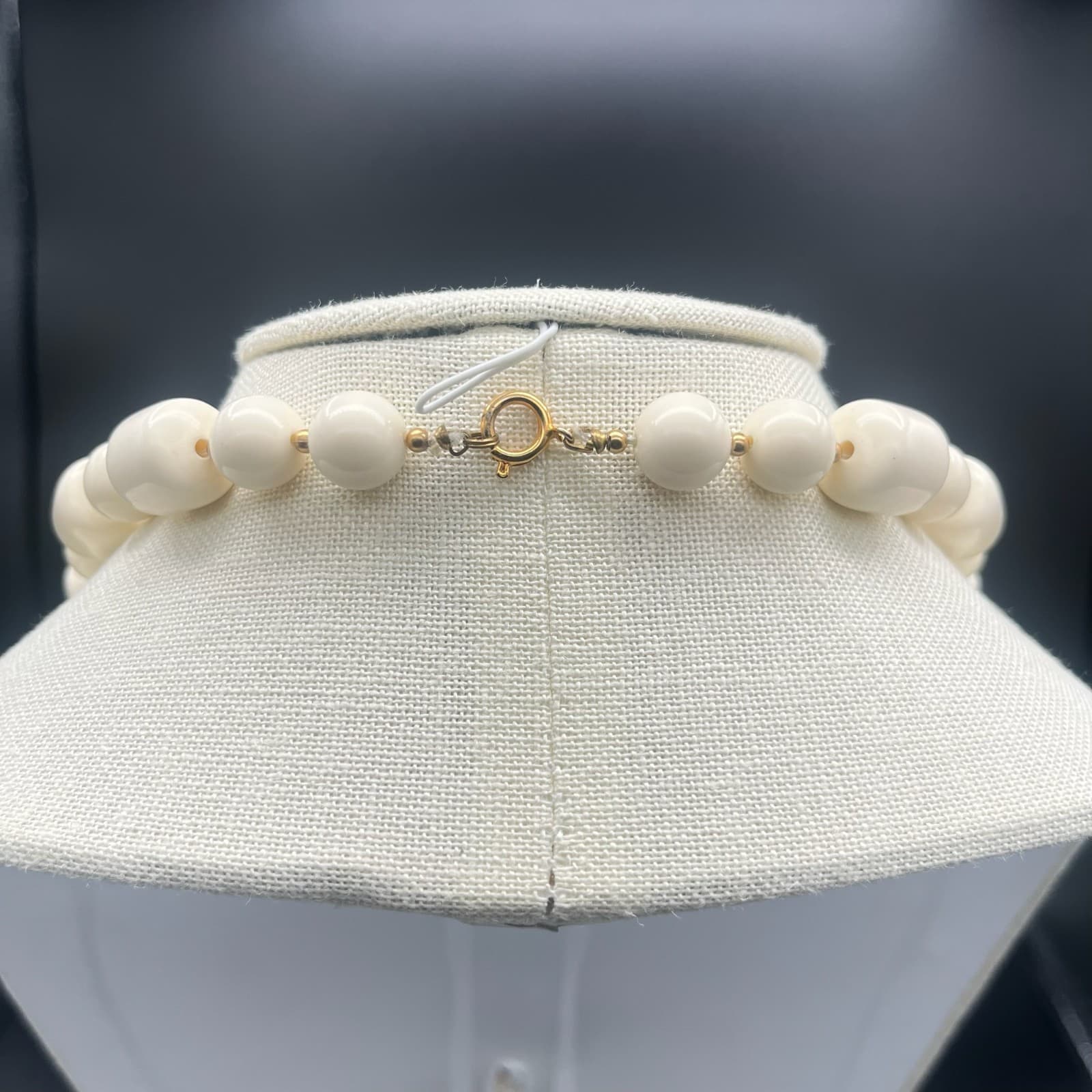 Vintage Chunky Cream White Acrylic Beads Necklace 1970s 1980s Retro Fashion - Thumbnail 3