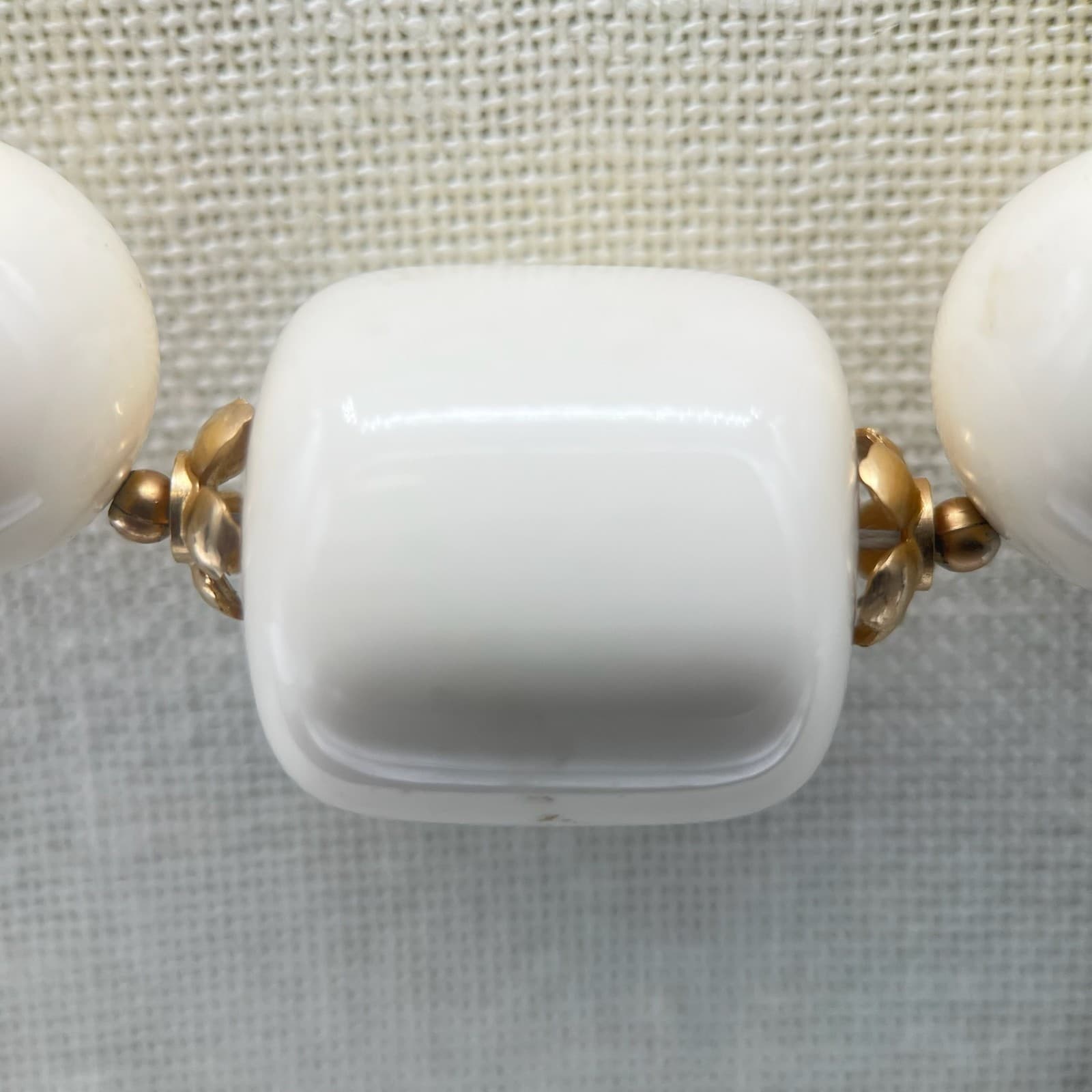 Vintage Chunky Cream White Acrylic Beads Necklace 1970s 1980s Retro Fashion - Thumbnail 6