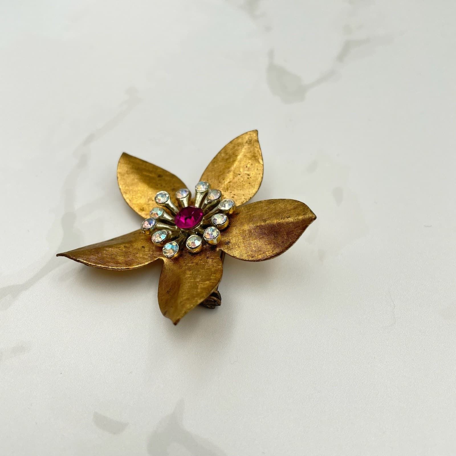 Vintage VTG Gold Tone Brooch Brush Finish Flower Fuchsia Pink Aurora Borealis - Thumbnail 3
