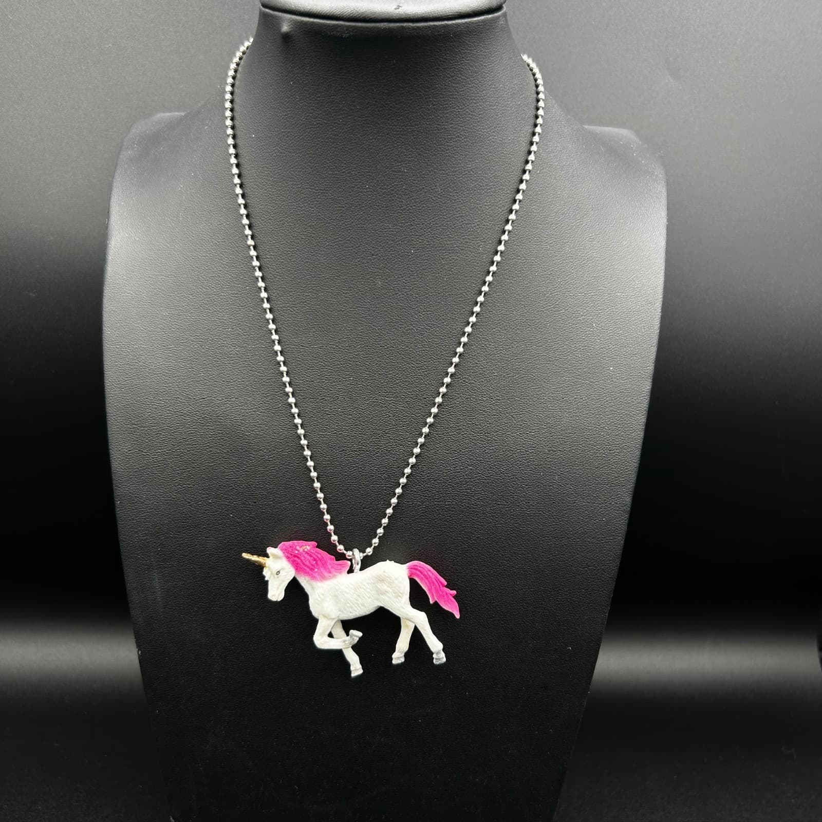 Vintage Unicorn Pendant Necklace Pink Mane Fantasy Y2K Cute - Image 1
