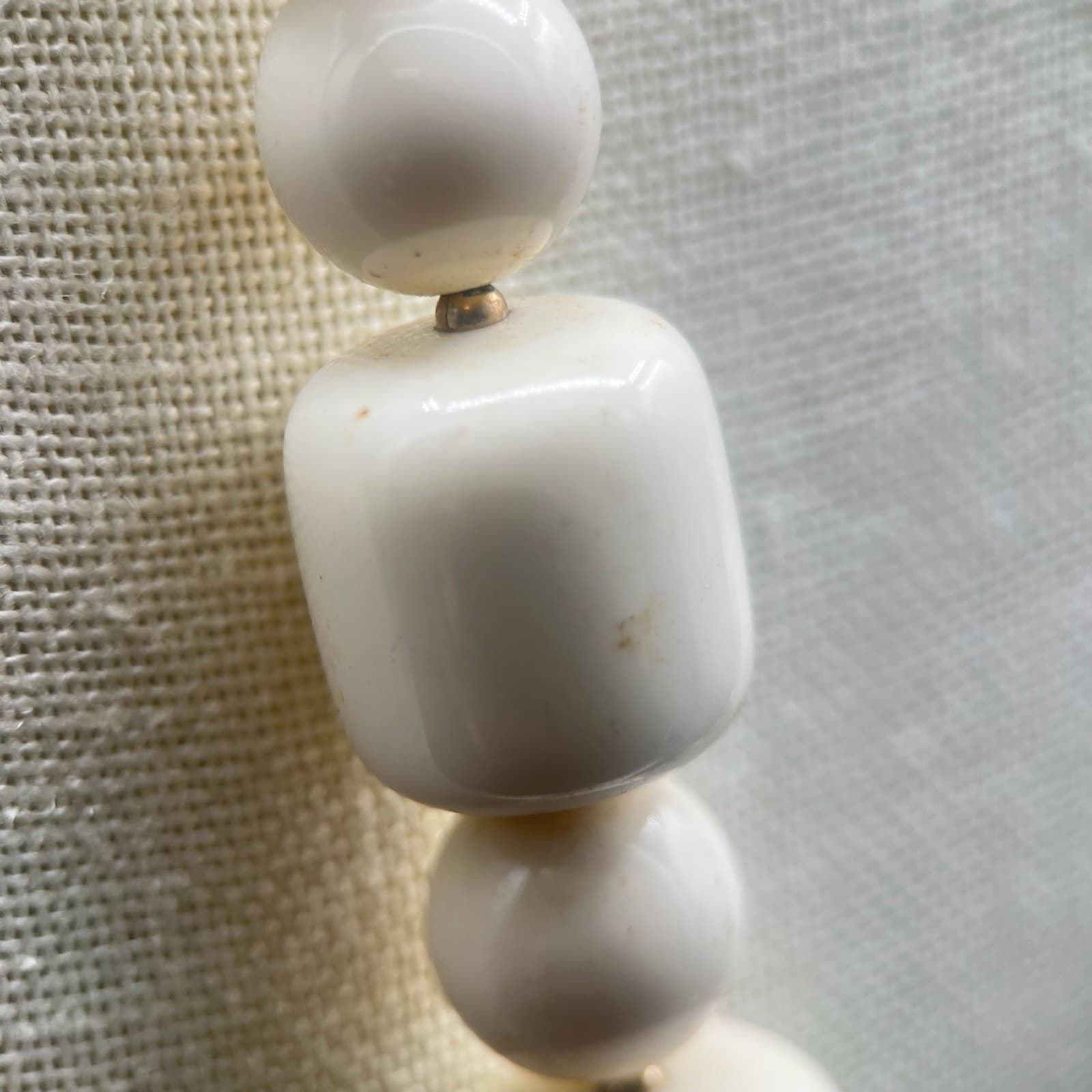 Vintage Chunky Cream White Acrylic Beads Necklace 1970s 1980s Retro Fashion - Thumbnail 7