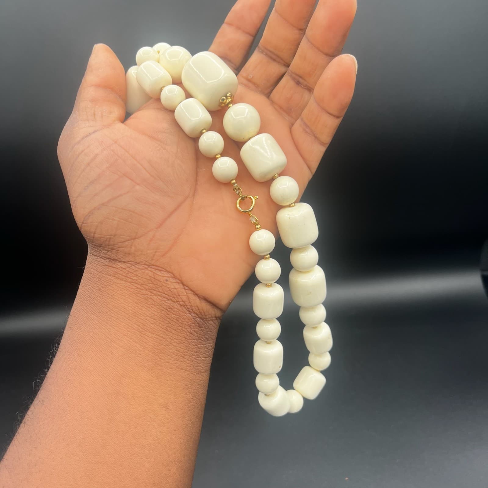 Vintage Chunky Cream White Acrylic Beads Necklace 1970s 1980s Retro Fashion - Thumbnail 9