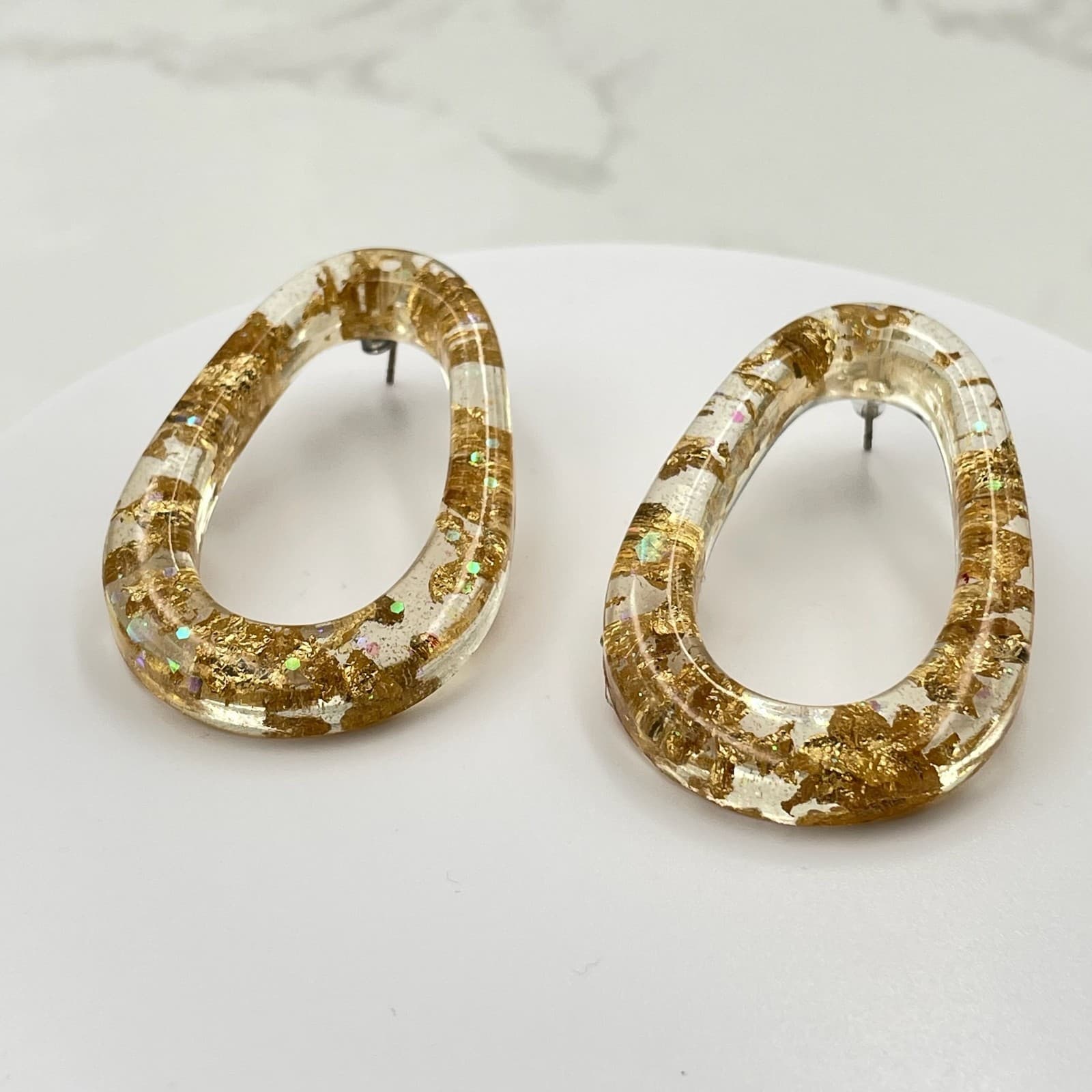 Vintage VTG Clear Resin Gold Flake Oval Hoop Stud Earrings Boho Fashion Jewelry - Thumbnail 2