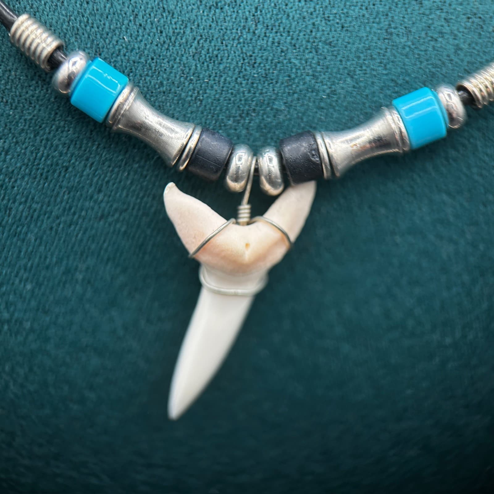 Vintage Tribal Faux Tooth Pendant Necklace Turquoise Beads Leather Cord 17in - Thumbnail 3