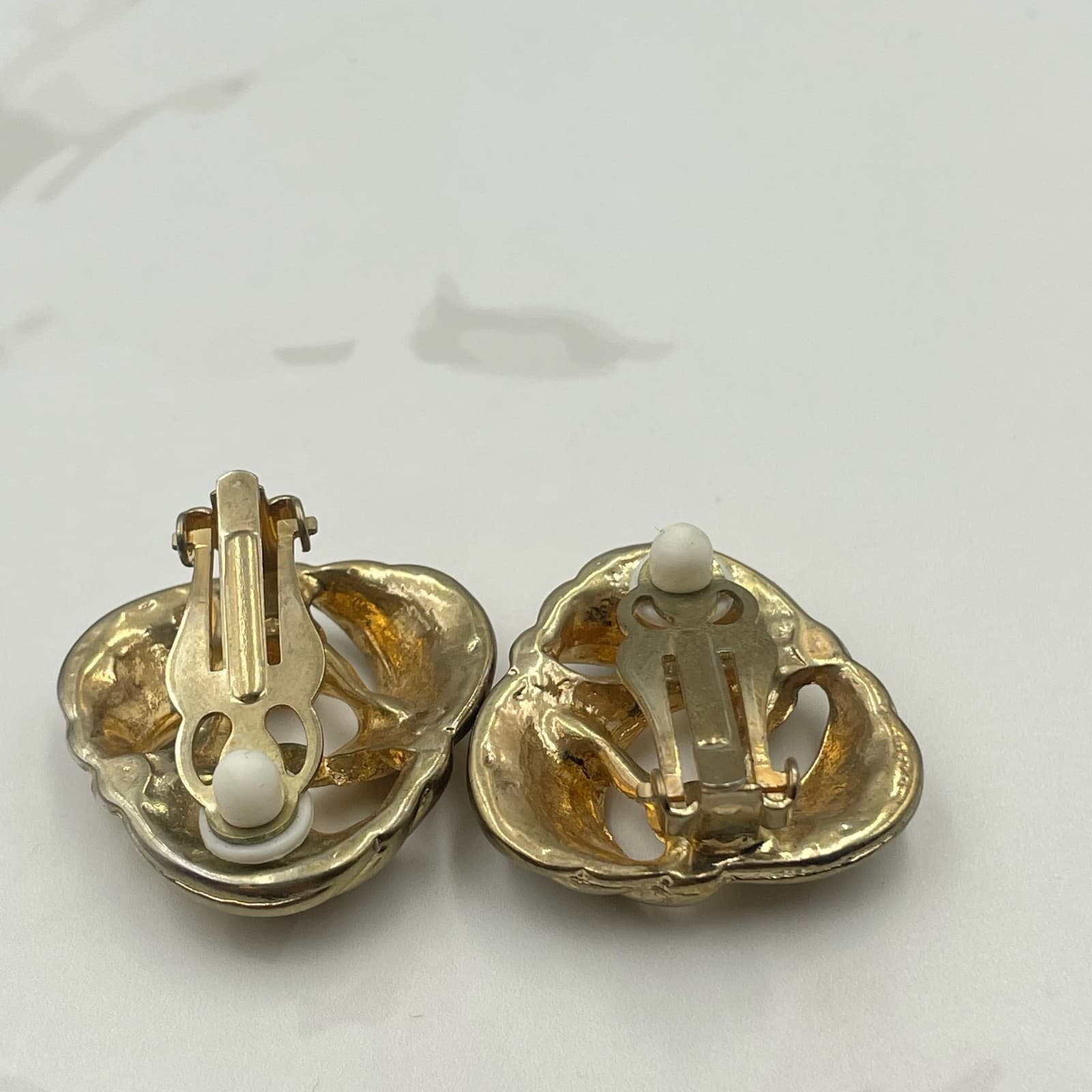 Vintage Gold Tone Abstract Knot Clip On Earrings Ribbed Trinity Style Excellent - Thumbnail 8