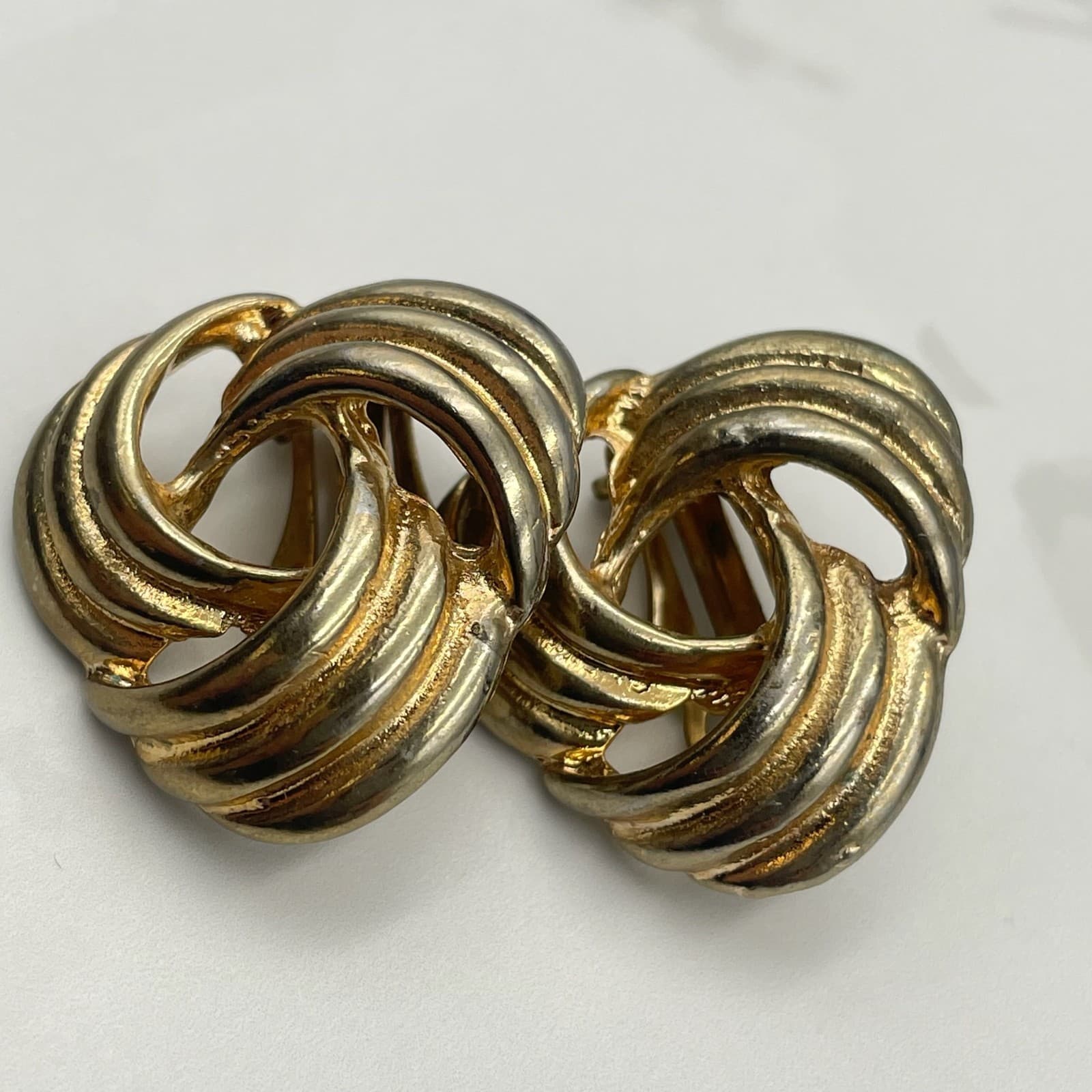 Vintage Gold Tone Abstract Knot Clip On Earrings Ribbed Trinity Style Excellent - Thumbnail 13