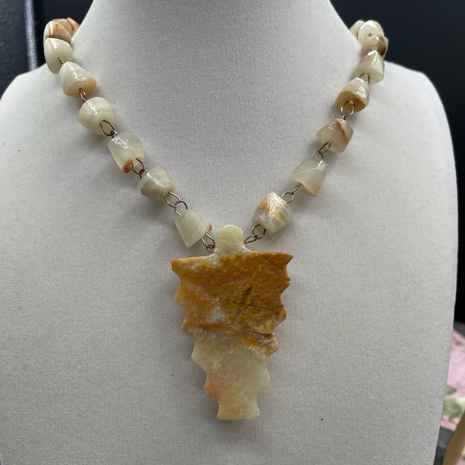 Vintage Cream Mexican Hand-Carve Banded Agate Calcite Arrowhead Pendant Necklace - Thumbnail 2