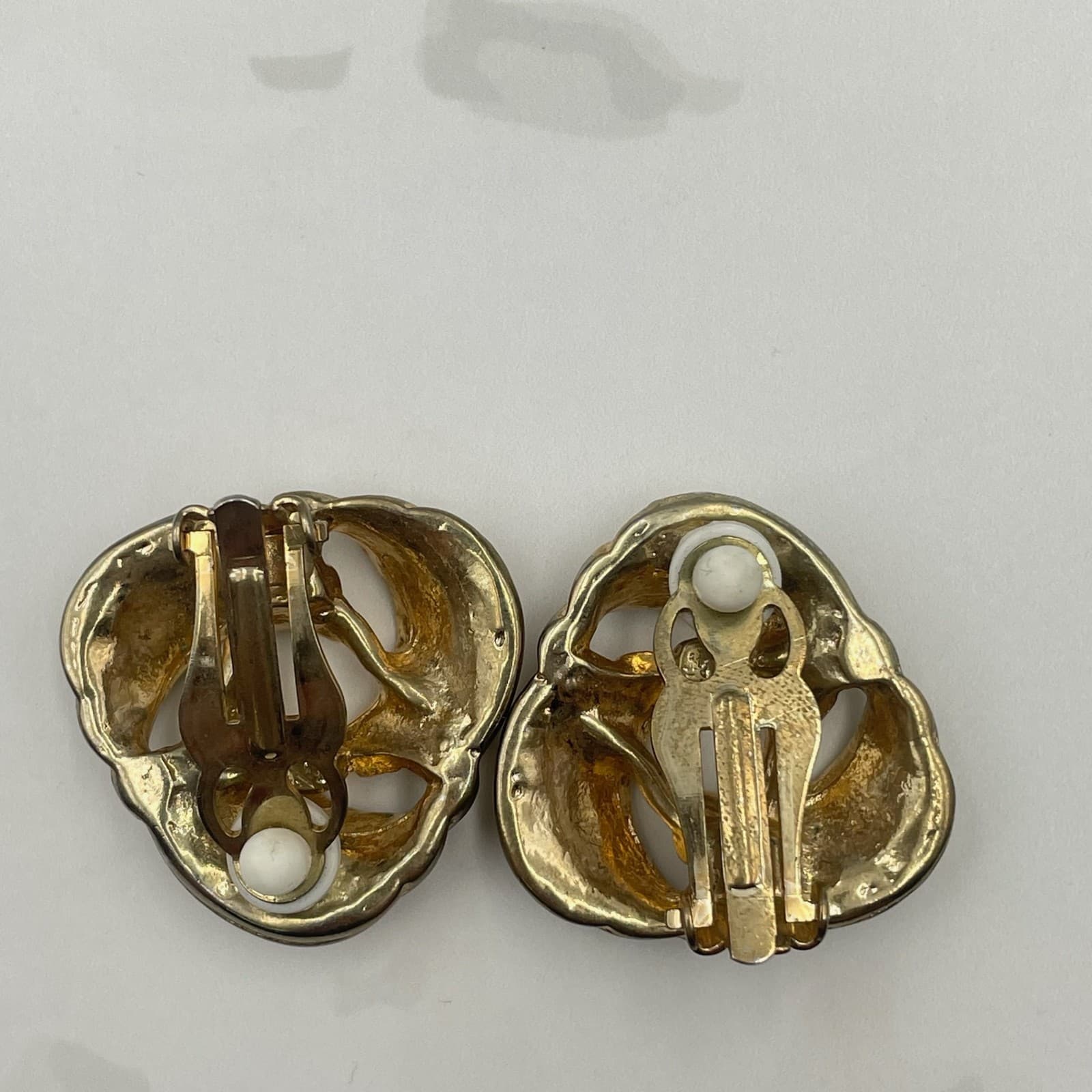 Vintage Gold Tone Abstract Knot Clip On Earrings Ribbed Trinity Style Excellent - Thumbnail 9