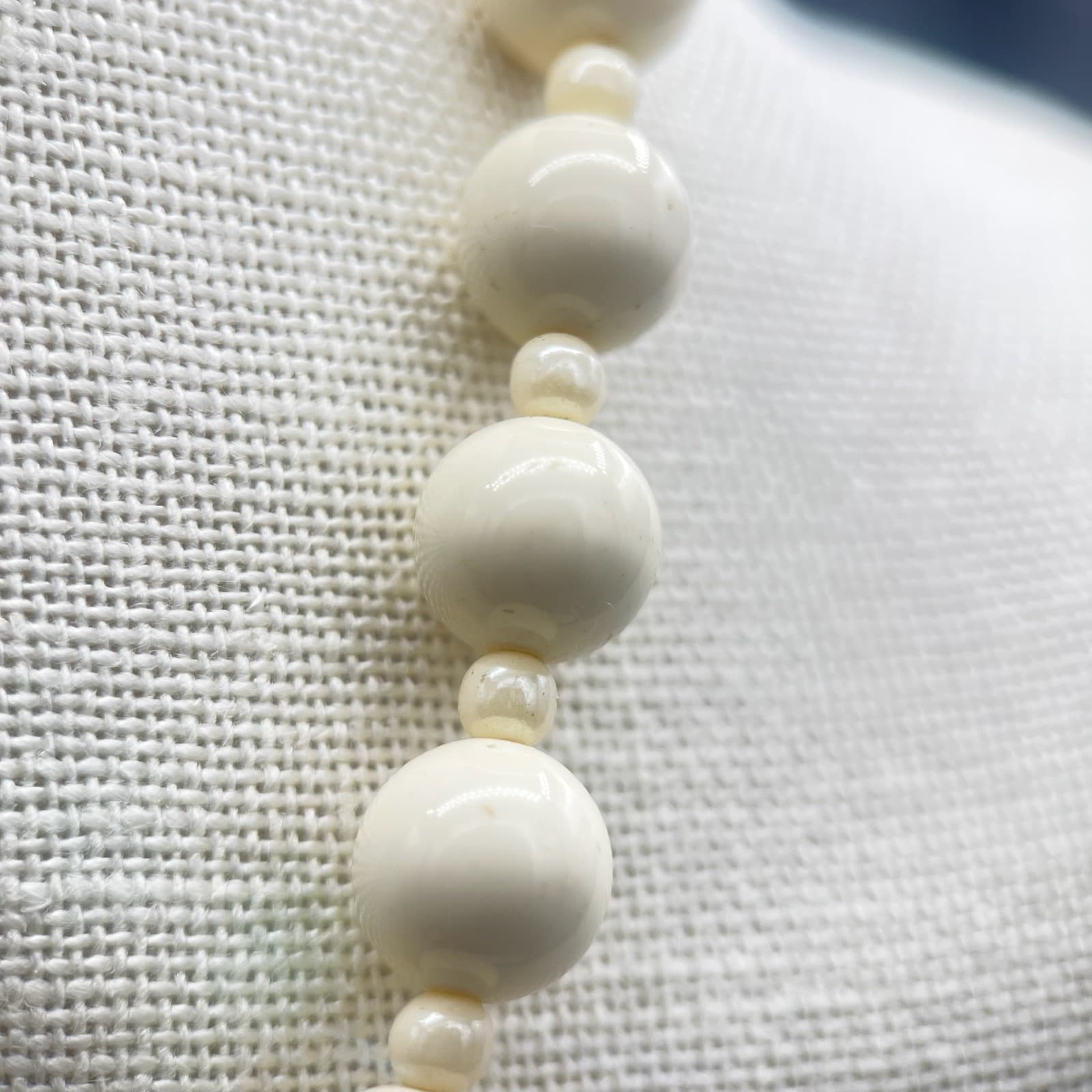 Vintage Creamy Beaded Necklace Single Strand Faux Pearl Jewelry - Thumbnail 5