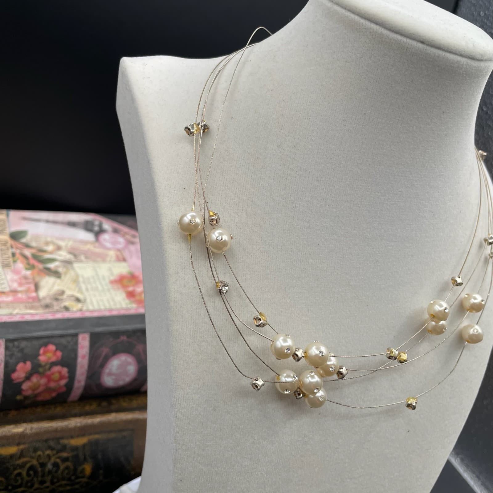 Silver-Tone Mother-Of-Pearl Thin Wire Multi-Stranded Floating Station Necklace - Thumbnail 3