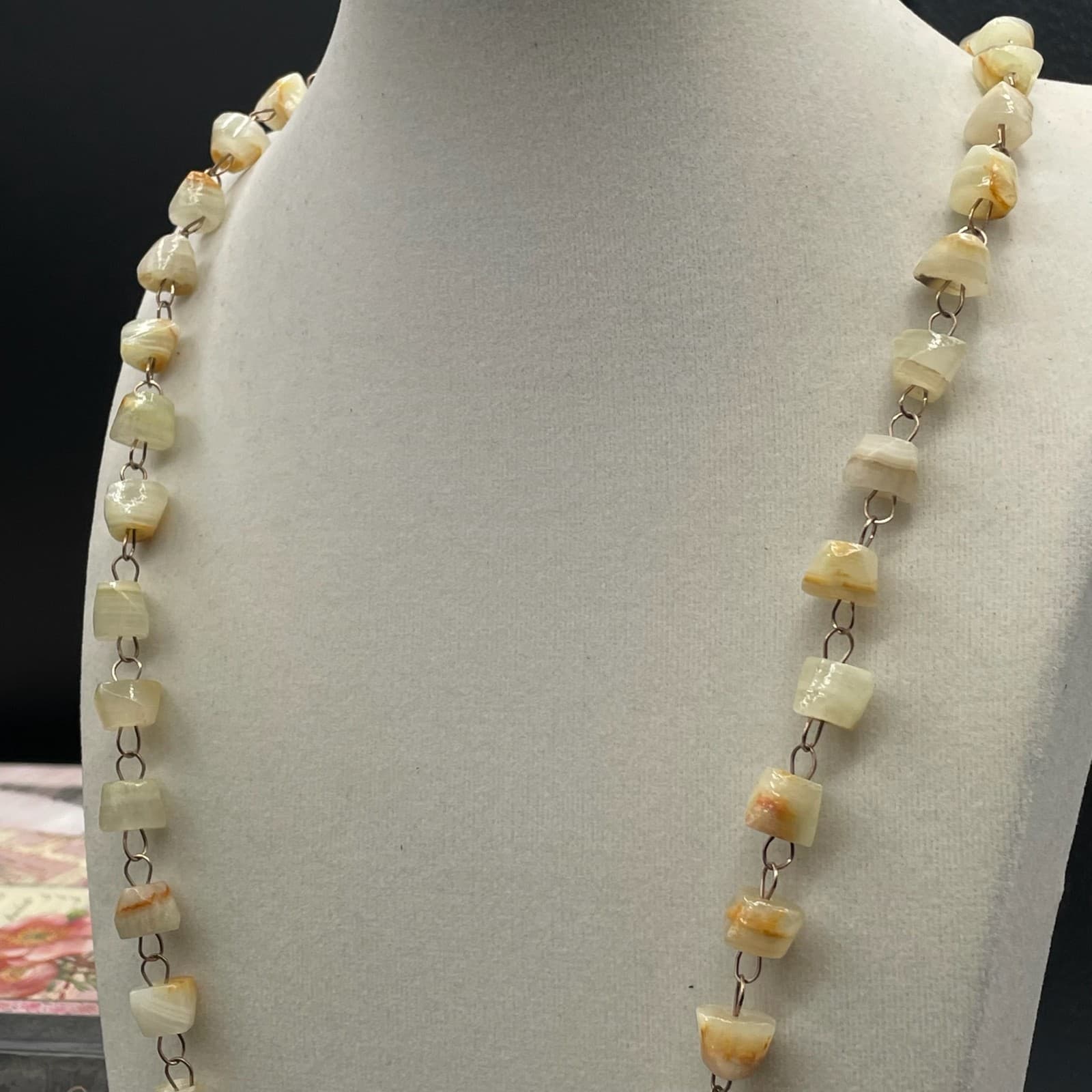 Vintage Cream Mexican Hand-Carve Banded Agate Calcite Arrowhead Pendant Necklace - Thumbnail 5