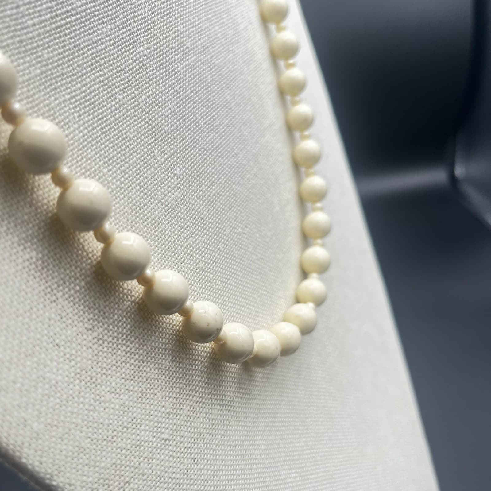 Vintage Creamy Beaded Necklace Single Strand Faux Pearl Jewelry - Thumbnail 8
