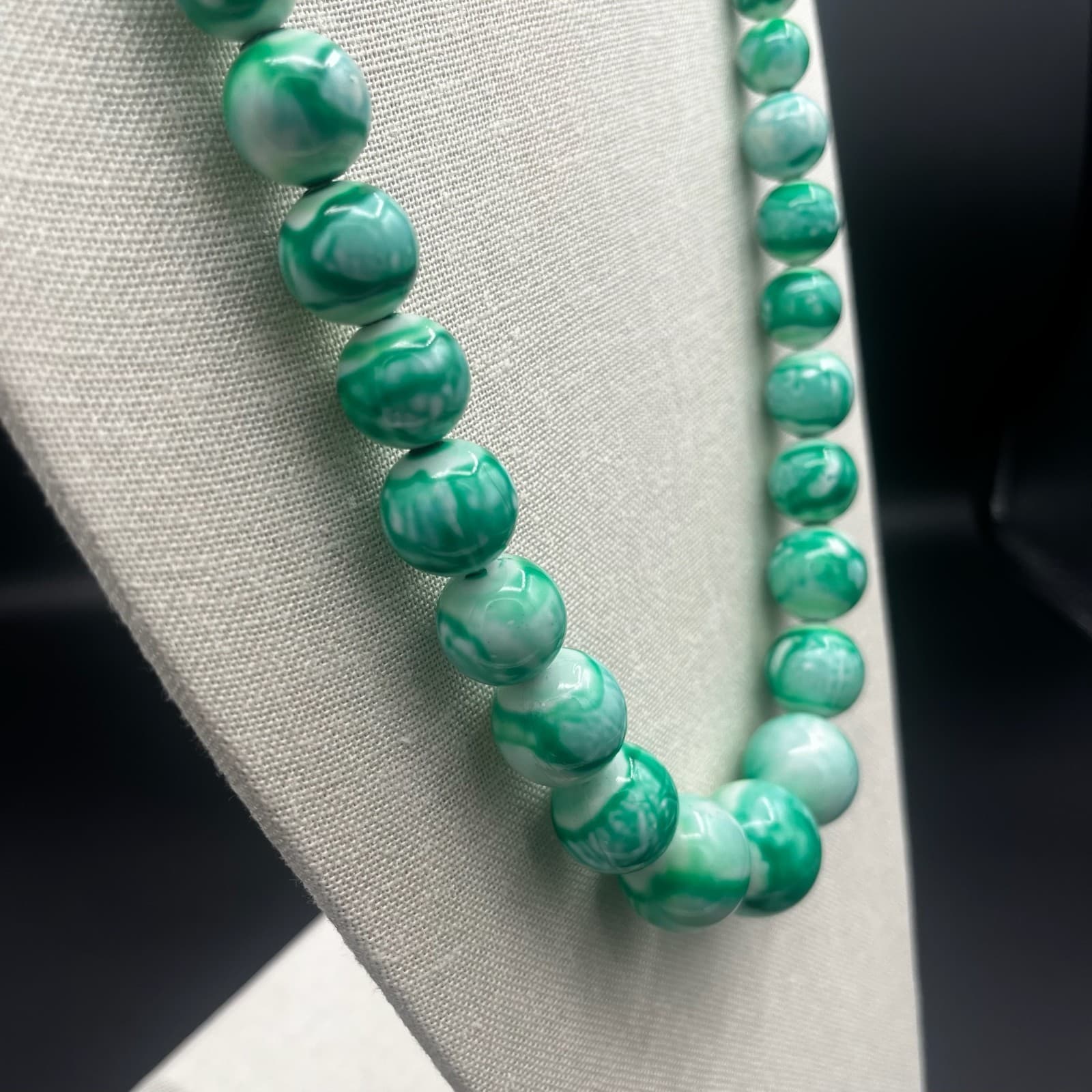 Vintage Large Chunky Mint Green Quartz Bead Necklace Fashion Accessory - Thumbnail 2