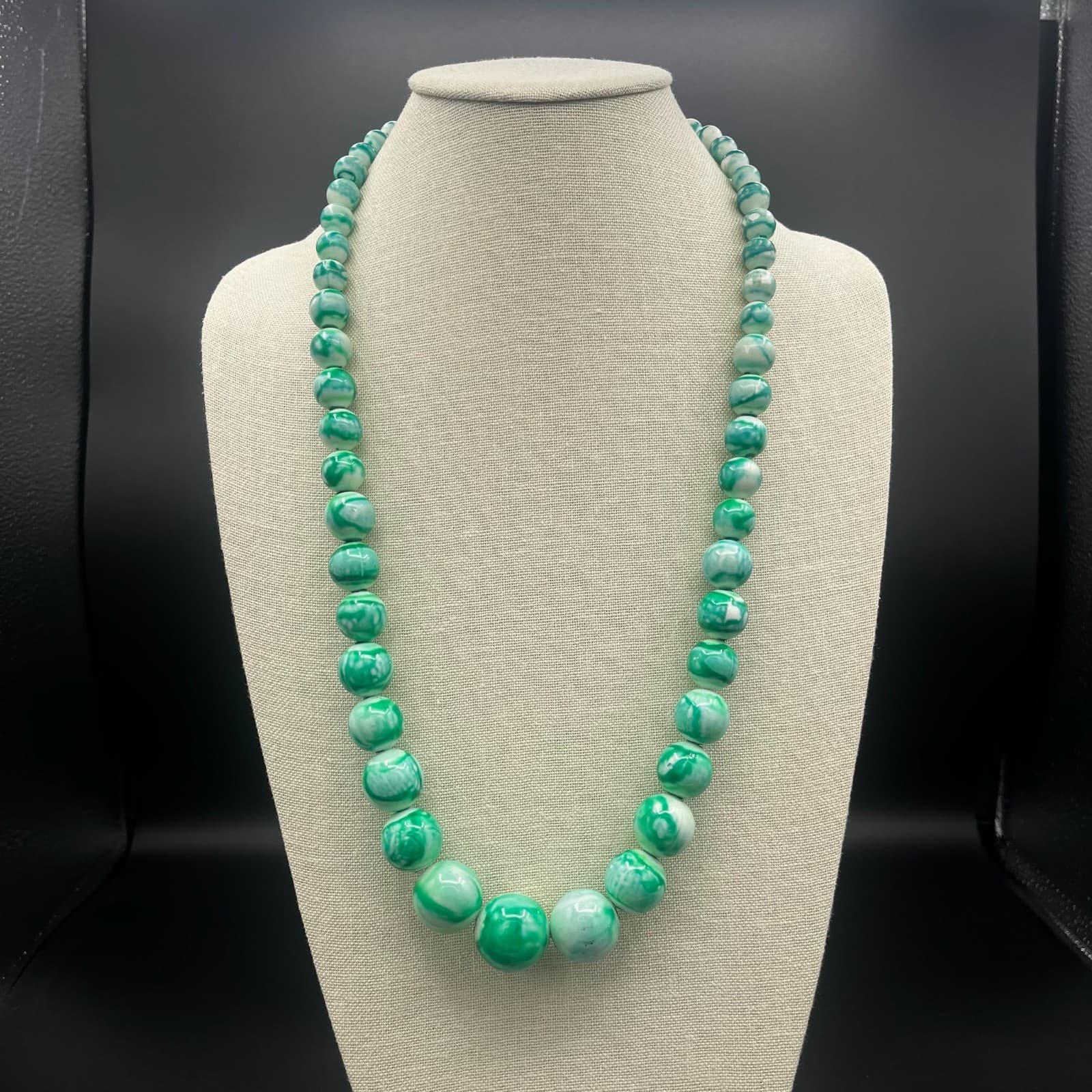 Vintage Large Chunky Mint Green Quartz Bead Necklace Fashion Accessory - Image 1
