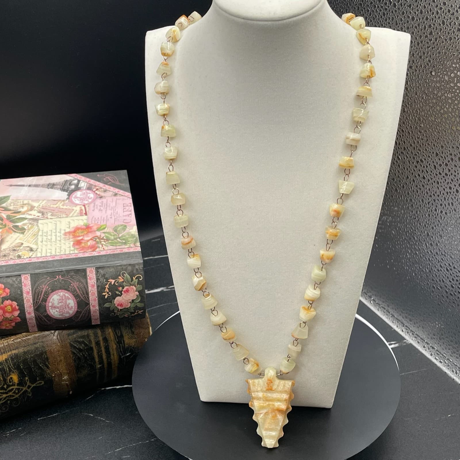 Vintage Cream Mexican Hand-Carve Banded Agate Calcite Arrowhead Pendant Necklace - Thumbnail 4