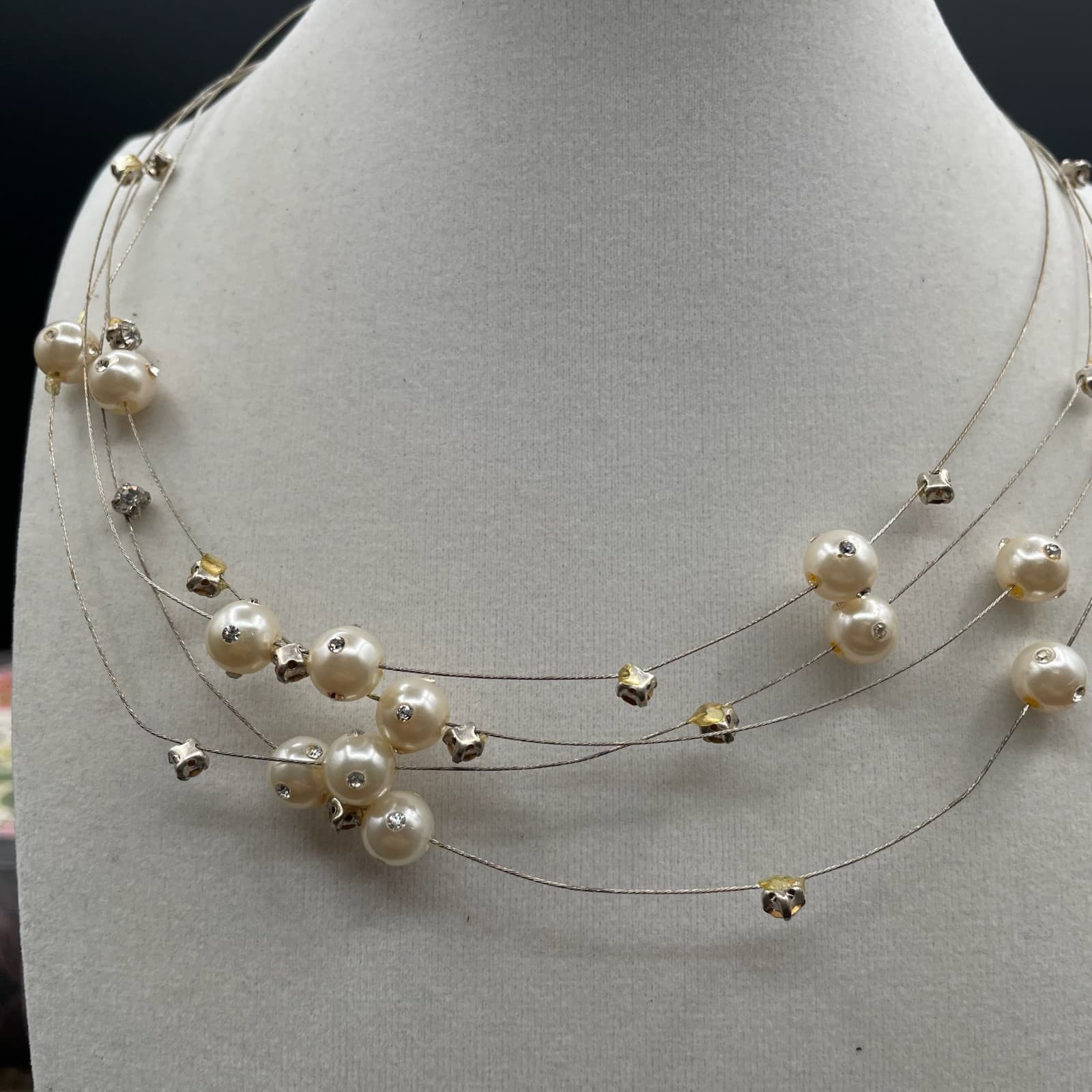 Silver-Tone Mother-Of-Pearl Thin Wire Multi-Stranded Floating Station Necklace - Thumbnail 4