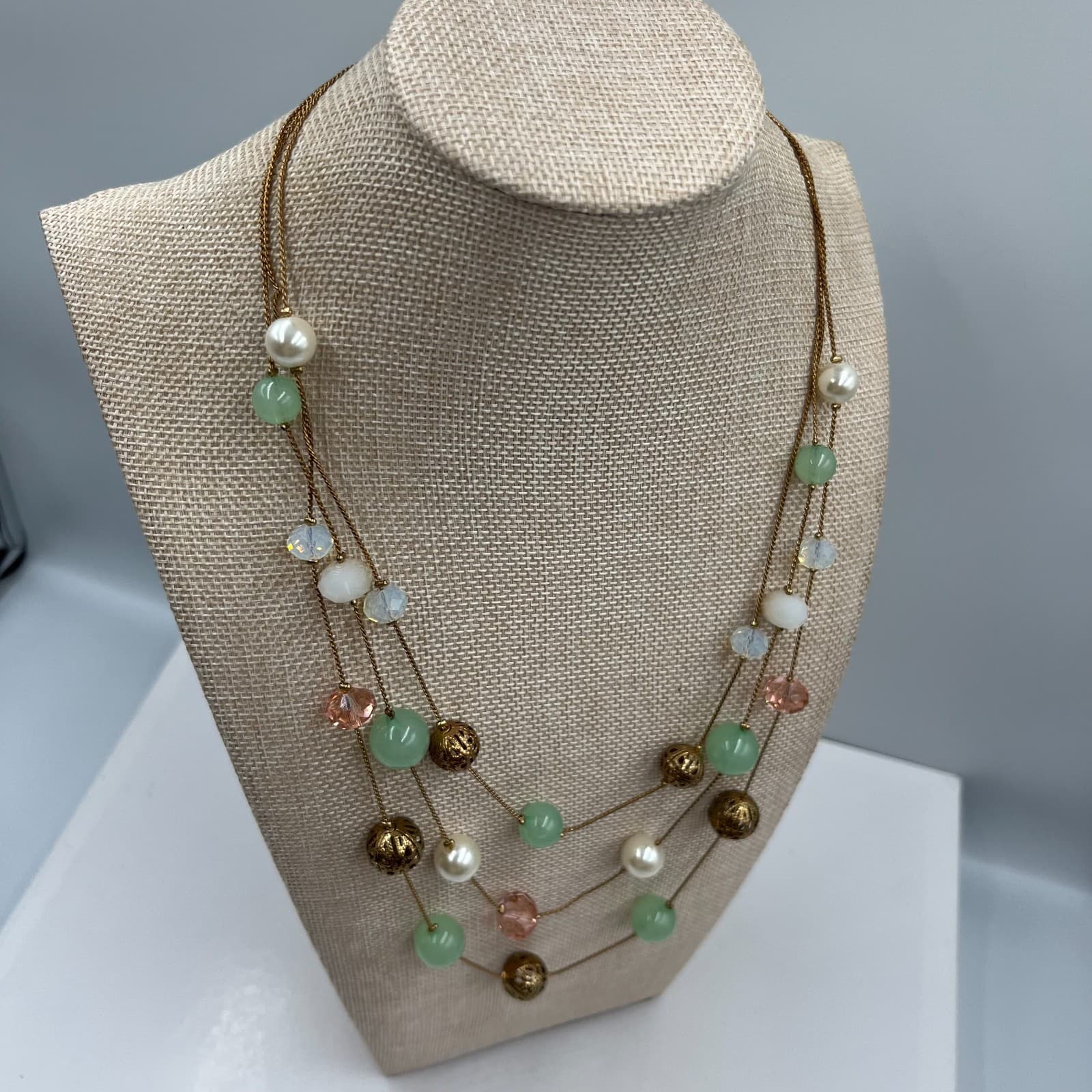 Vintage Lisner Triple Strand Beaded Necklace Pastel Pink Mint Green Gold Tone - Thumbnail 5