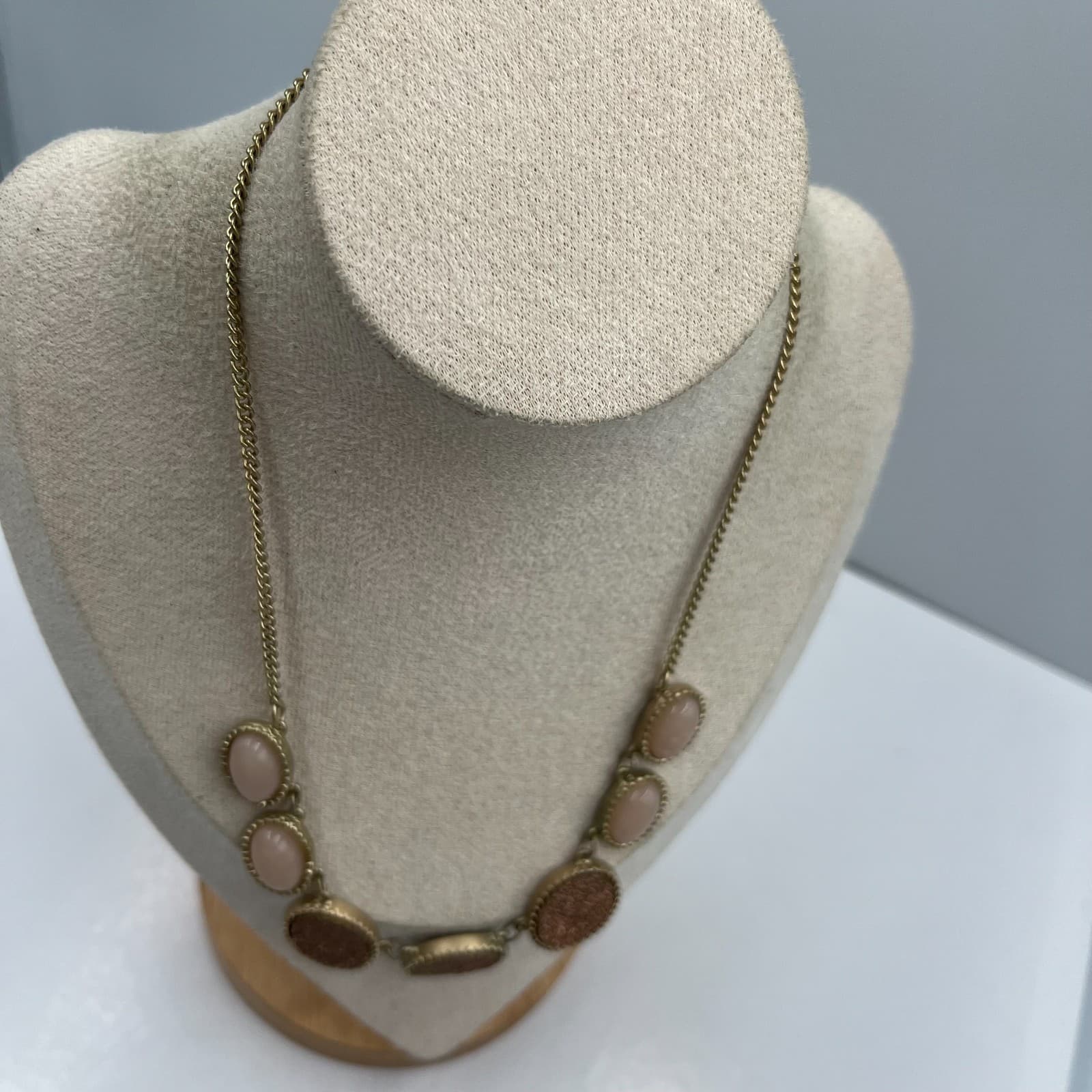 VTG Retro Geometric Bib Necklace Silver Tone Gray Faux Stone Statement Jewelry - Thumbnail 5