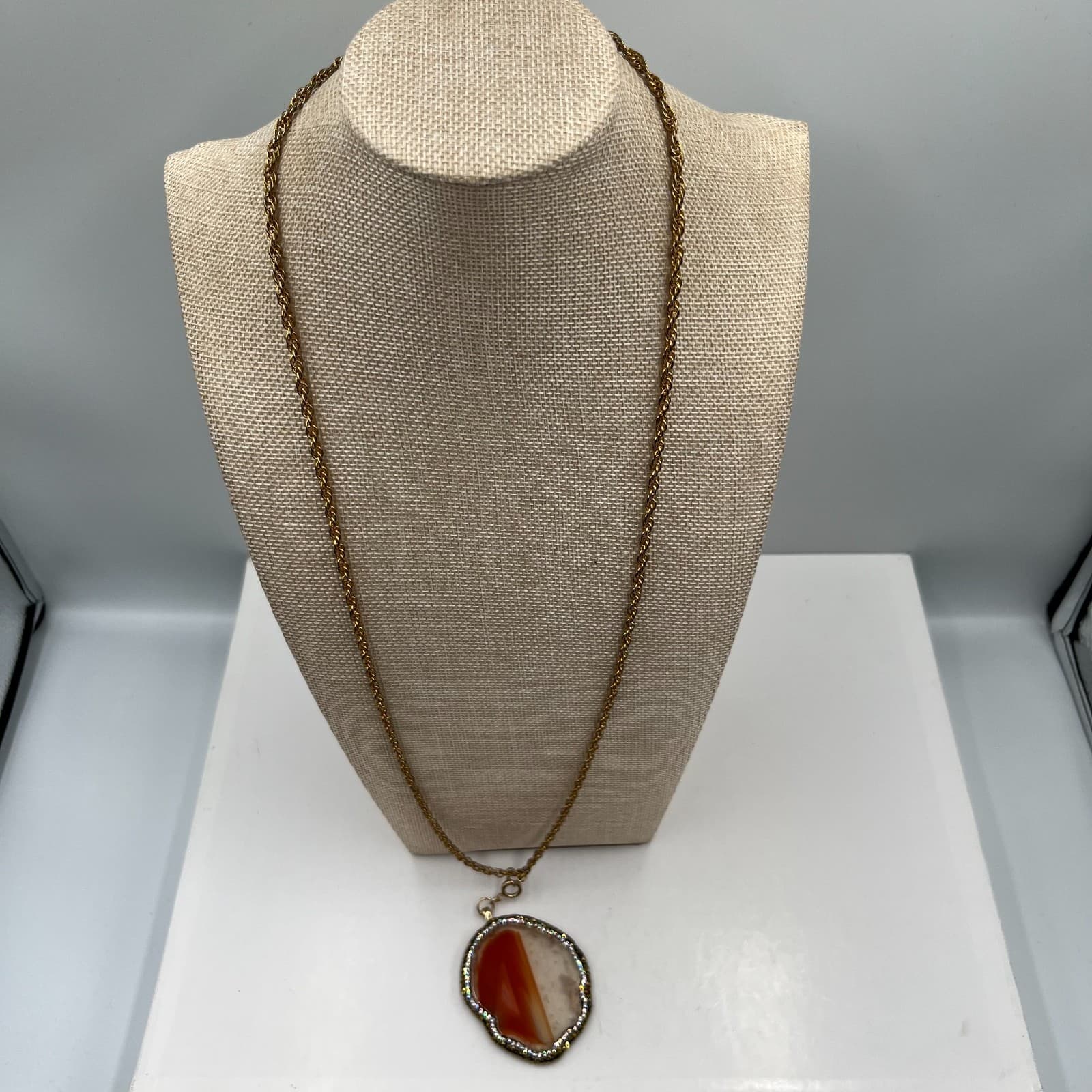 Vintage Banded Agate Slice Pendant Necklace Gold Tone Orange White Geode Boho - Thumbnail 8