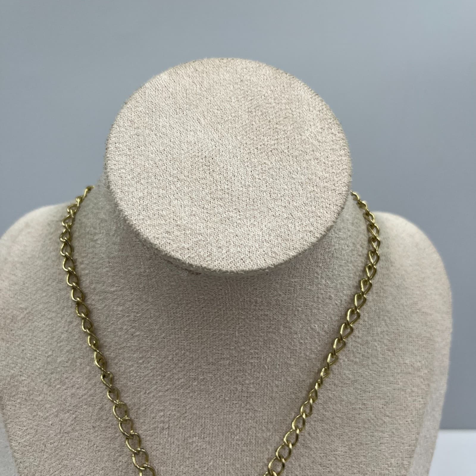 Vintage Silver Tone Interlocking Circles Rings Pendant Necklace 18" Statement - Thumbnail 2