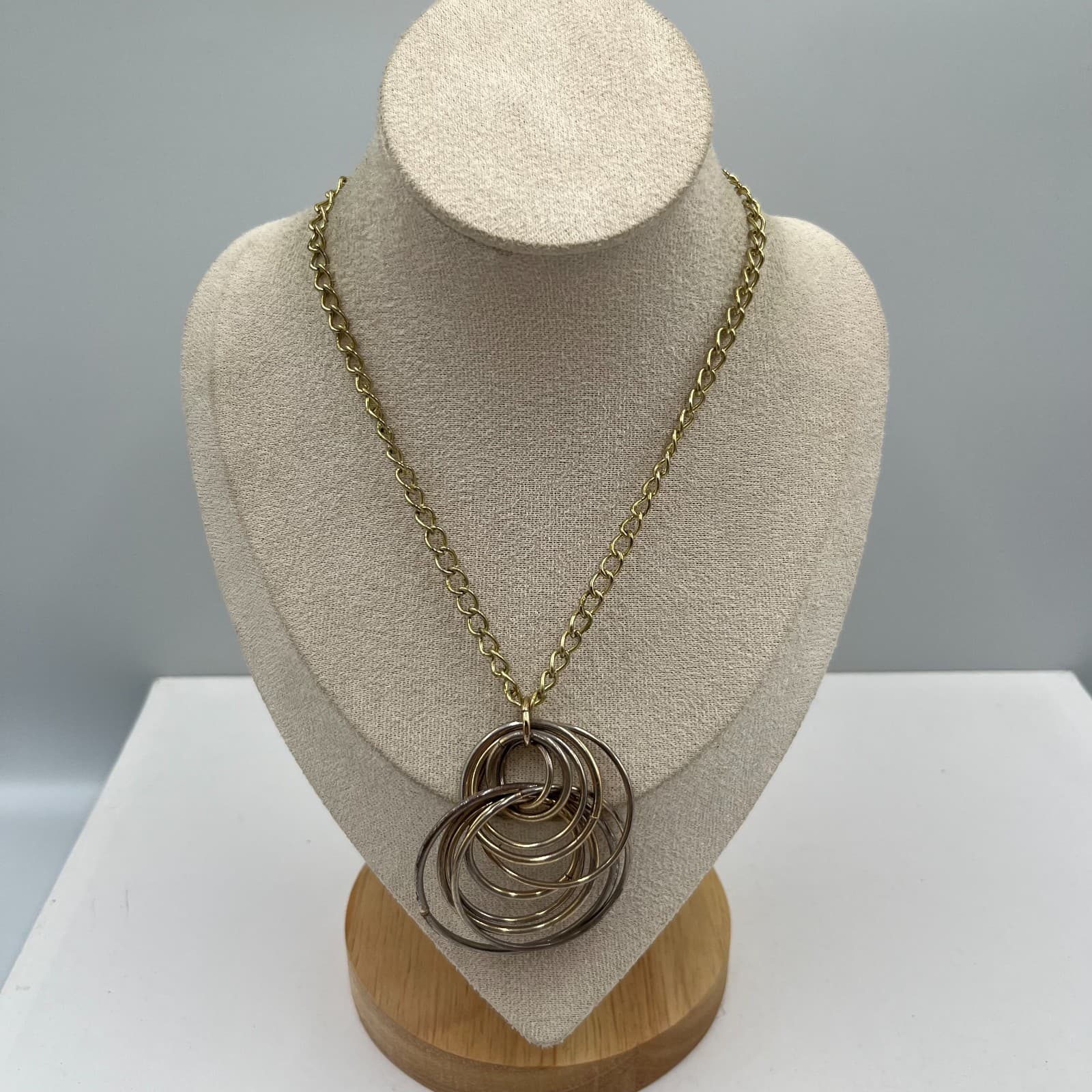 Vintage Silver Tone Interlocking Circles Rings Pendant Necklace 18" Statement - Image 1