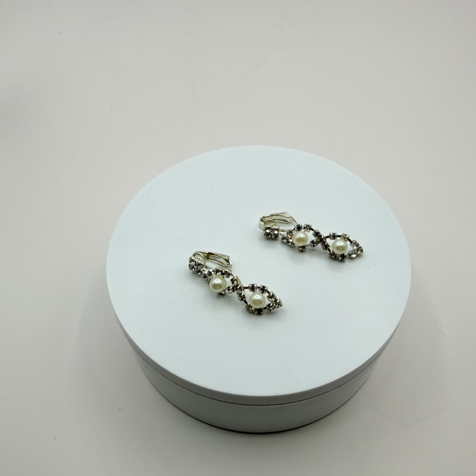 Vintage Y2K Silver Tone Faux Pearl Rhinestone Earrings Women's Classic Jewelry - Thumbnail 3