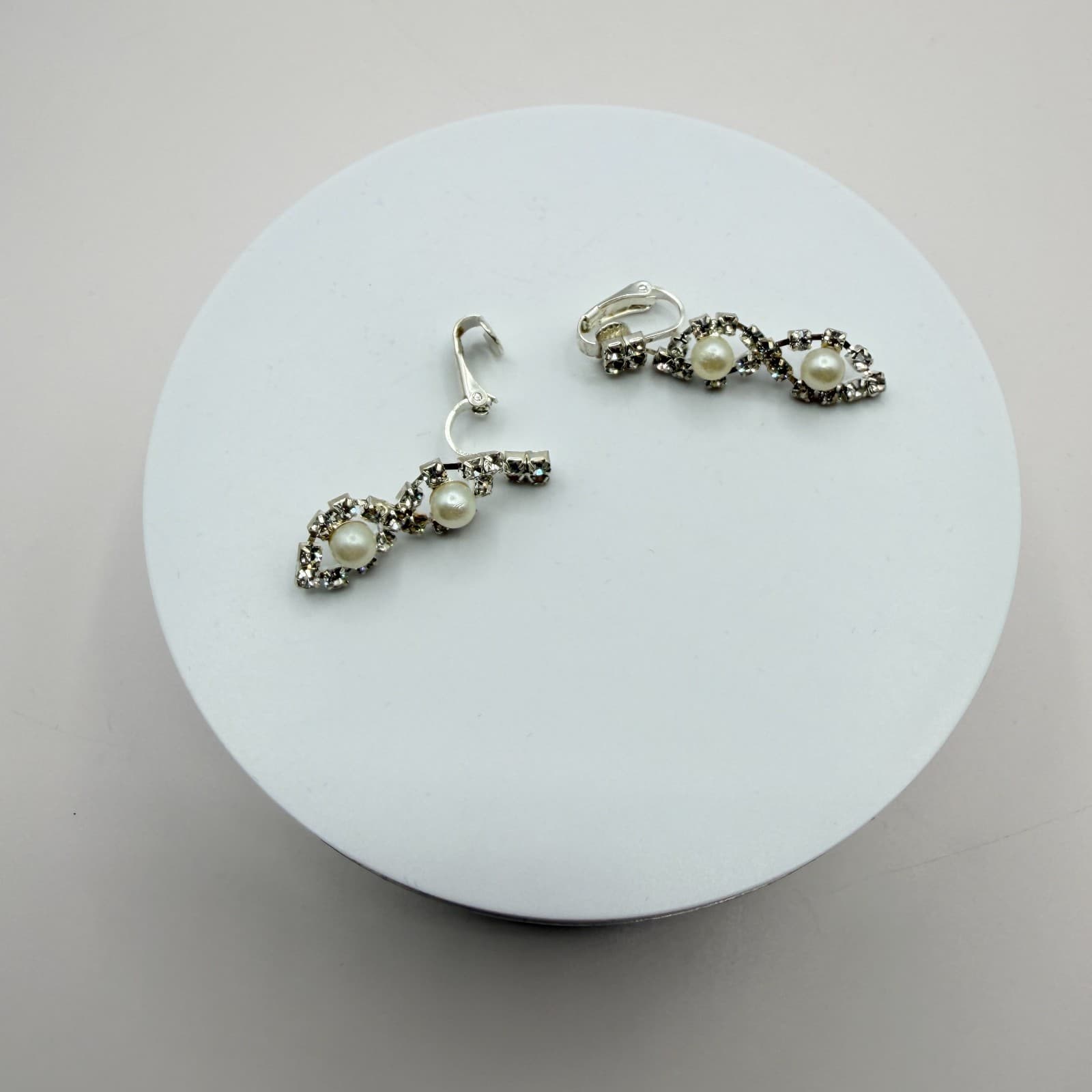 Vintage Y2K Silver Tone Faux Pearl Rhinestone Earrings Women's Classic Jewelry - Thumbnail 7