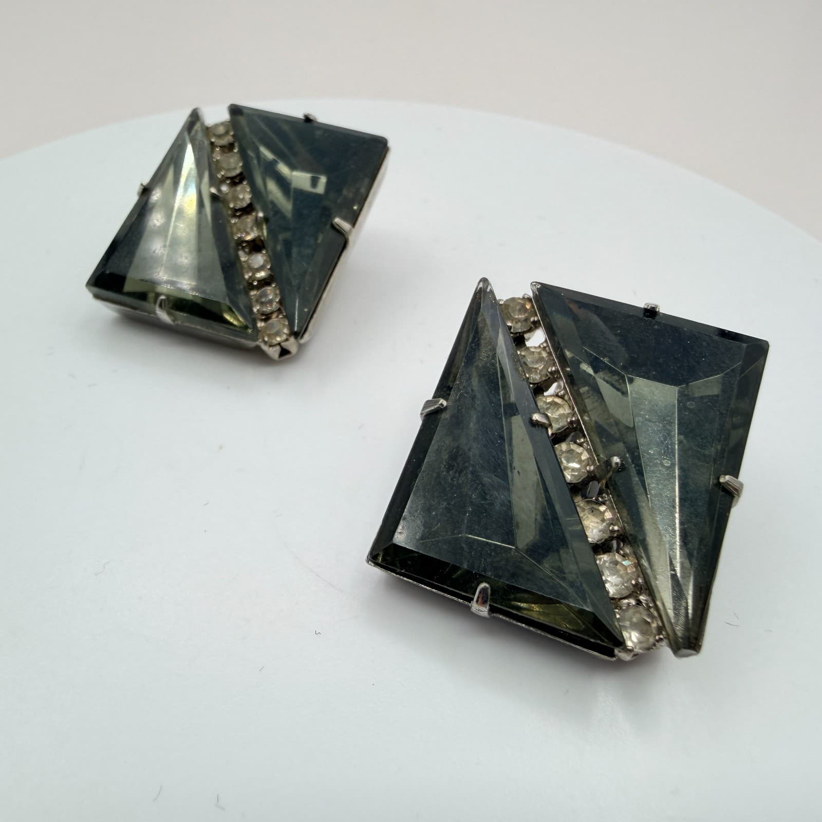 Vintage 80s Schreiner Style Ruffle Clip On Earrings Black Rhinestone Jewelry - Thumbnail 3