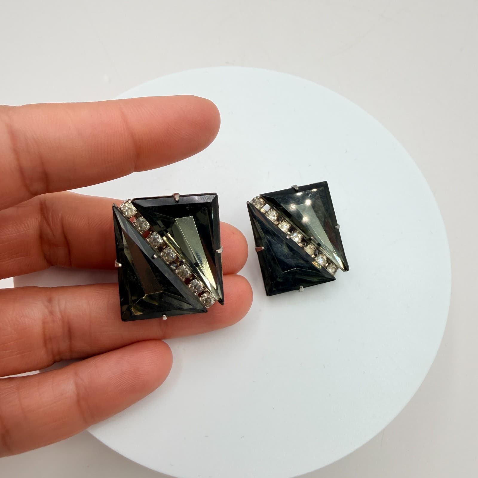 Vintage 80s Schreiner Style Ruffle Clip On Earrings Black Rhinestone Jewelry - Thumbnail 9