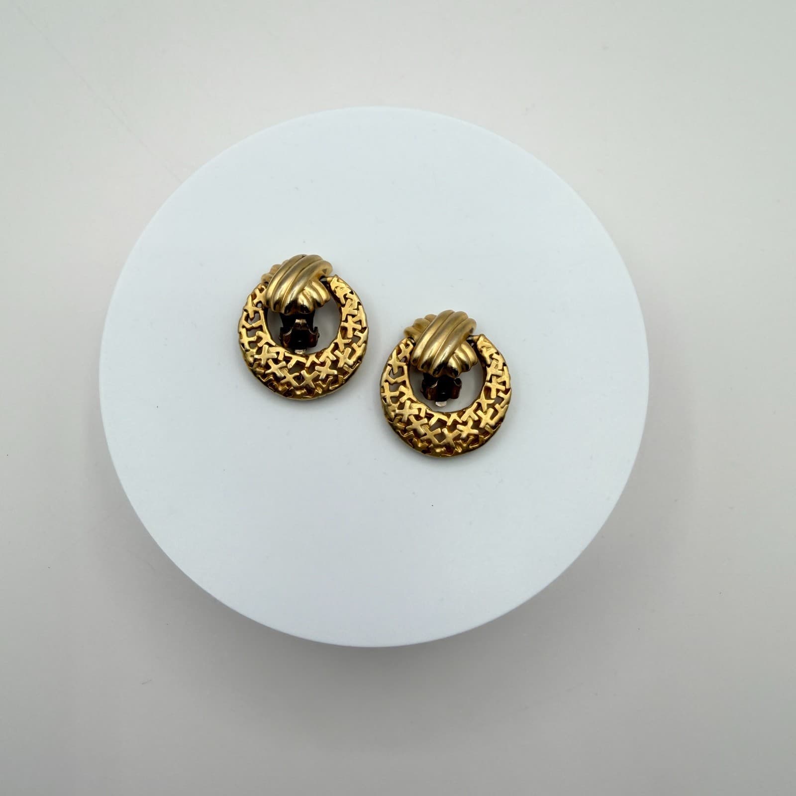 Vintage 80s Gold Tone Door Knocker Clip On Earrings Ribbed Statement Jewelry - Thumbnail 7