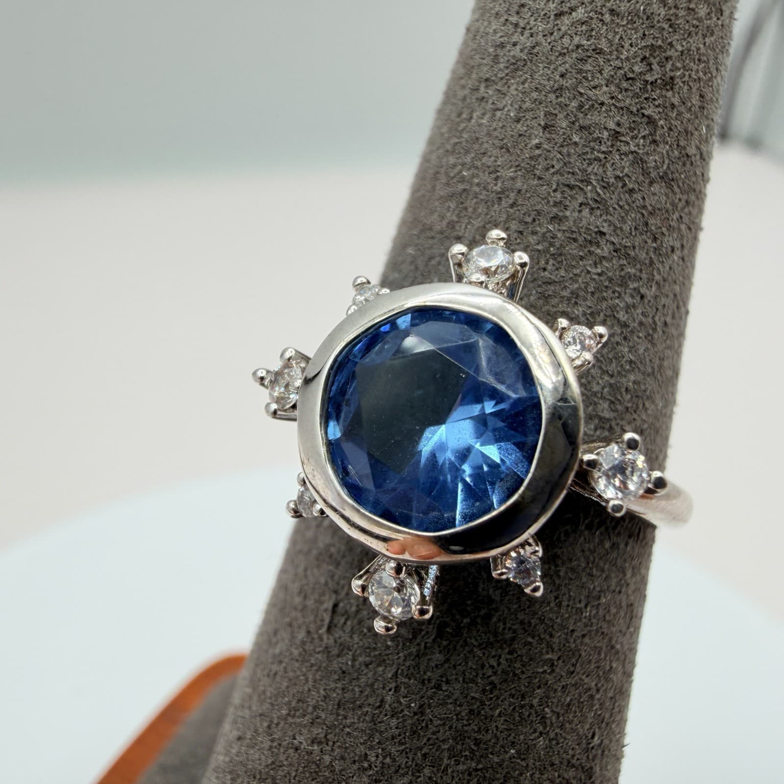 Vintage 80s 90s Round Cut Blue Starburst Halo Ring Silver Tone Retro Chunky - Image 1