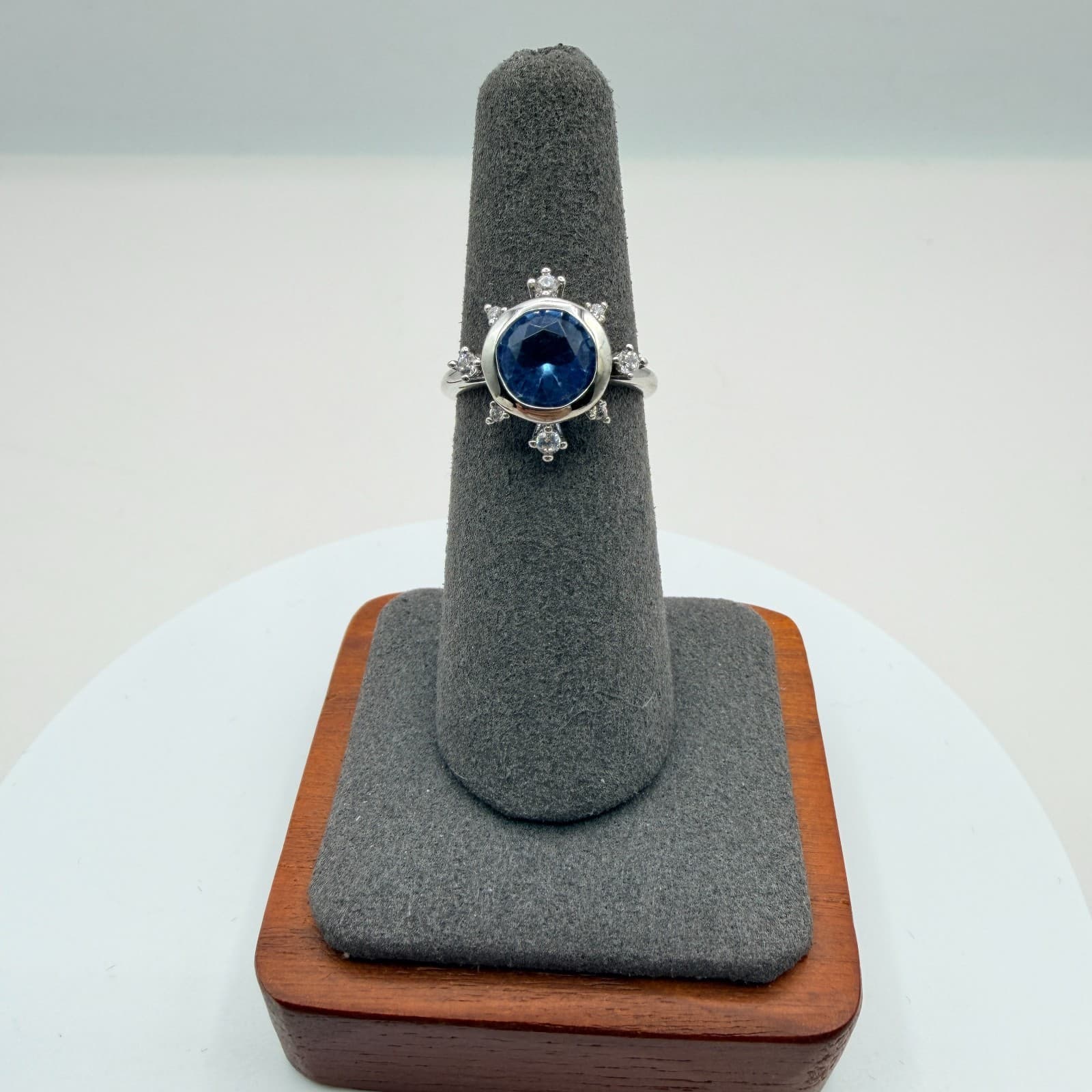 Vintage 80s 90s Round Cut Blue Starburst Halo Ring Silver Tone Retro Chunky - Thumbnail 3