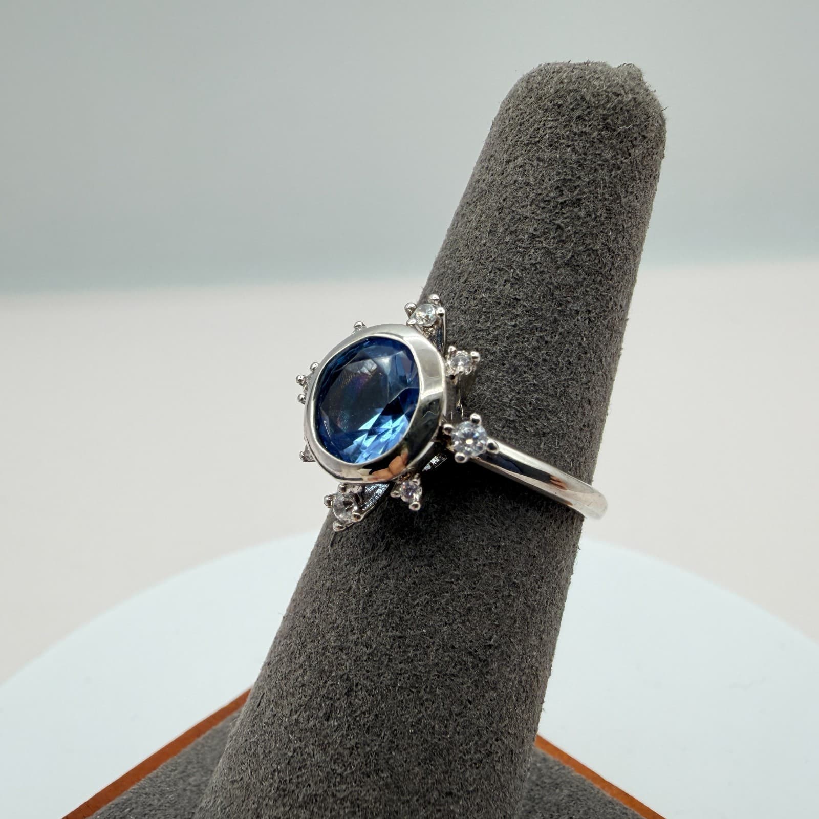 Vintage 80s 90s Round Cut Blue Starburst Halo Ring Silver Tone Retro Chunky - Thumbnail 6