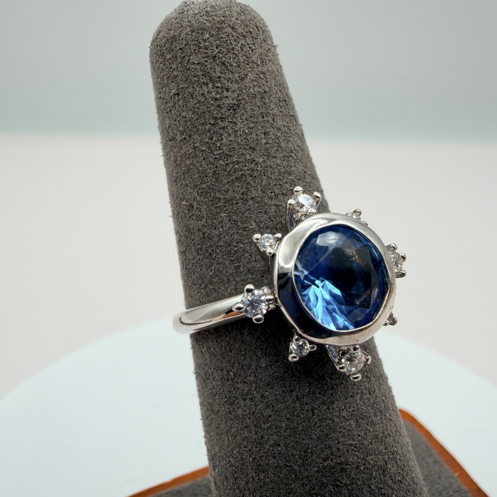 Vintage 80s 90s Round Cut Blue Starburst Halo Ring Silver Tone Retro Chunky - Thumbnail 2