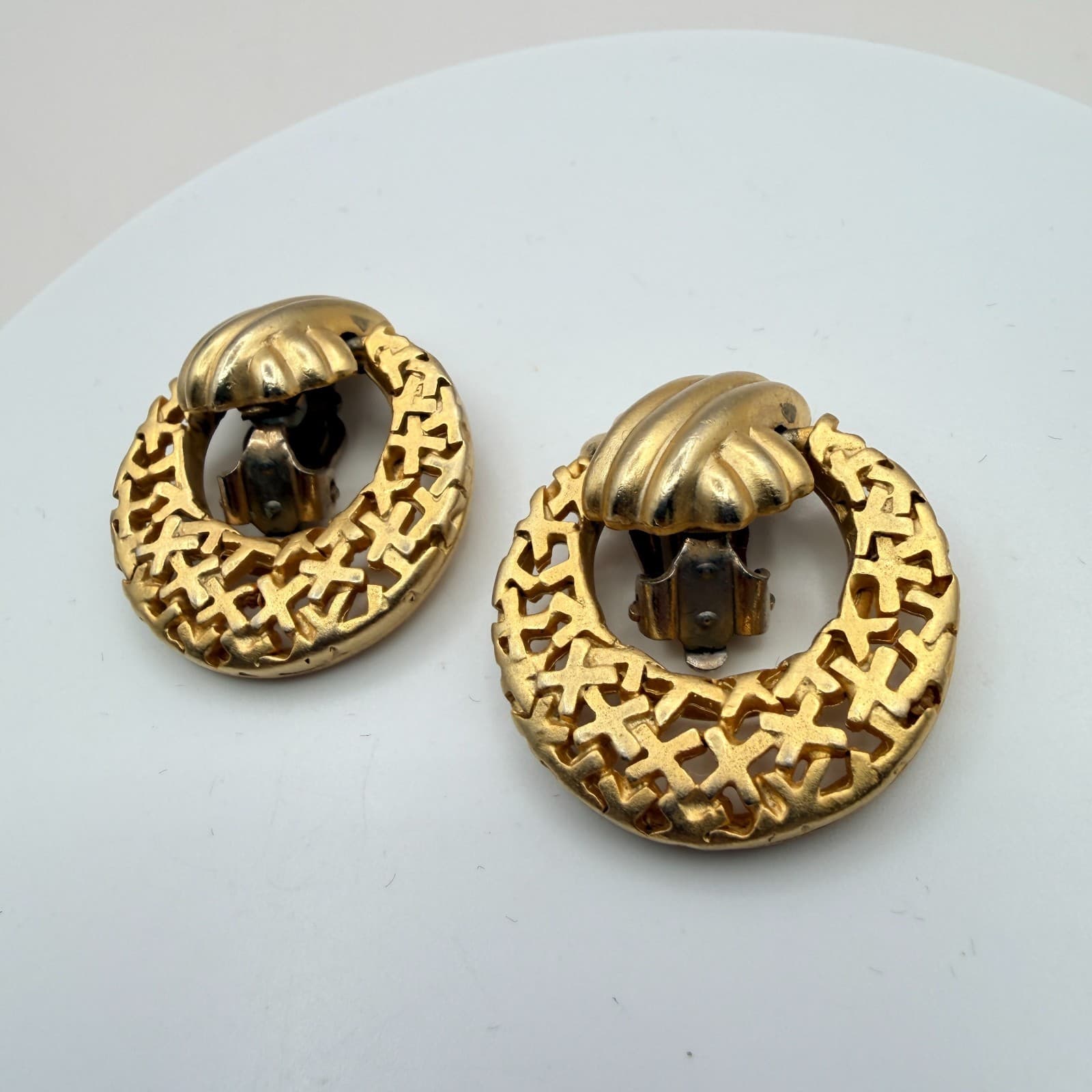 Vintage 80s Gold Tone Door Knocker Clip On Earrings Ribbed Statement Jewelry - Thumbnail 5