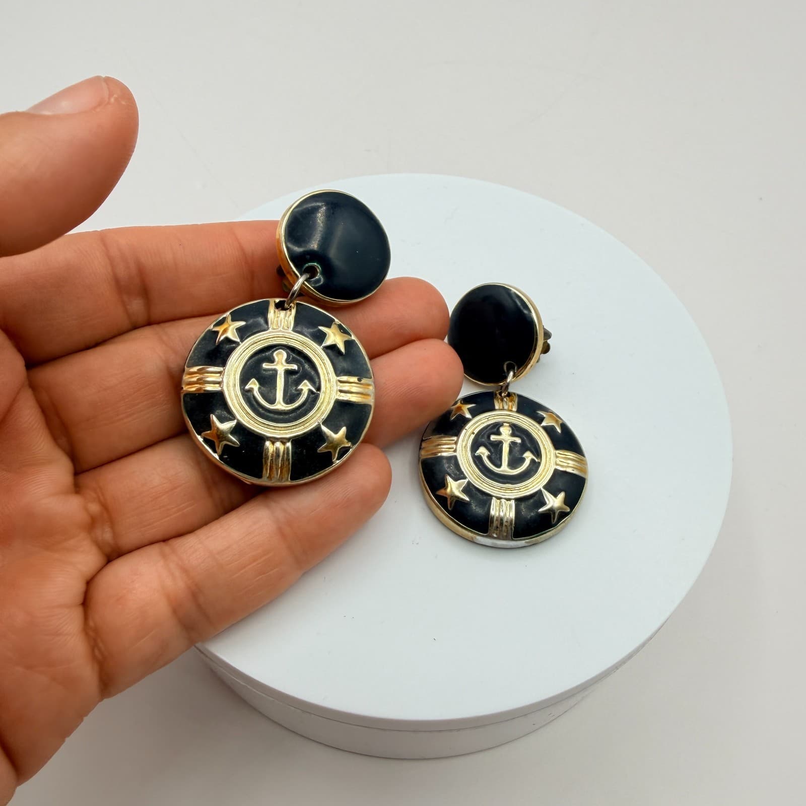 Vintage 80s Anchor Earrings Gold Tone Black Enamel Star Accent Clip-On Jewelry - Thumbnail 7