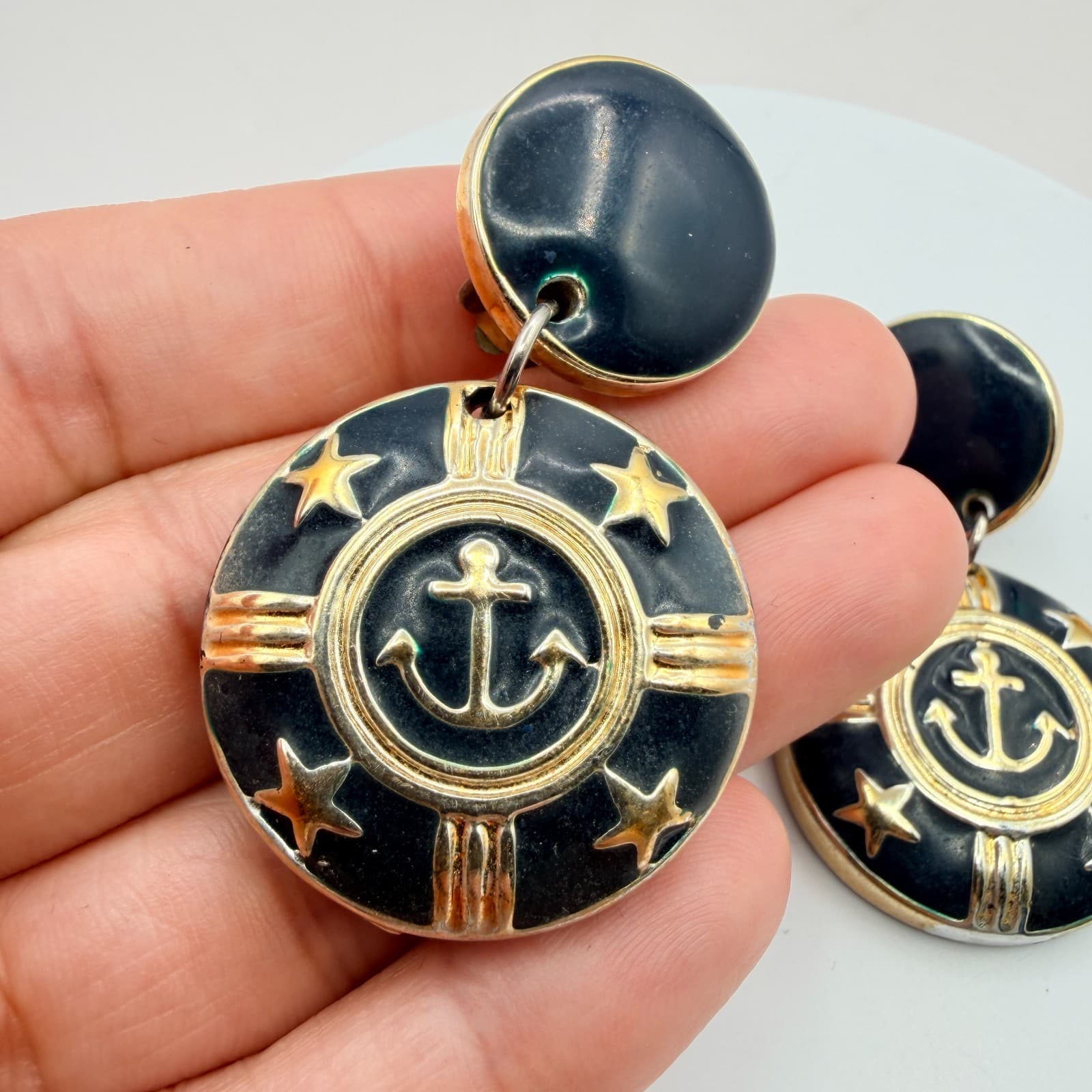 Vintage 80s Anchor Earrings Gold Tone Black Enamel Star Accent Clip-On Jewelry - Thumbnail 8