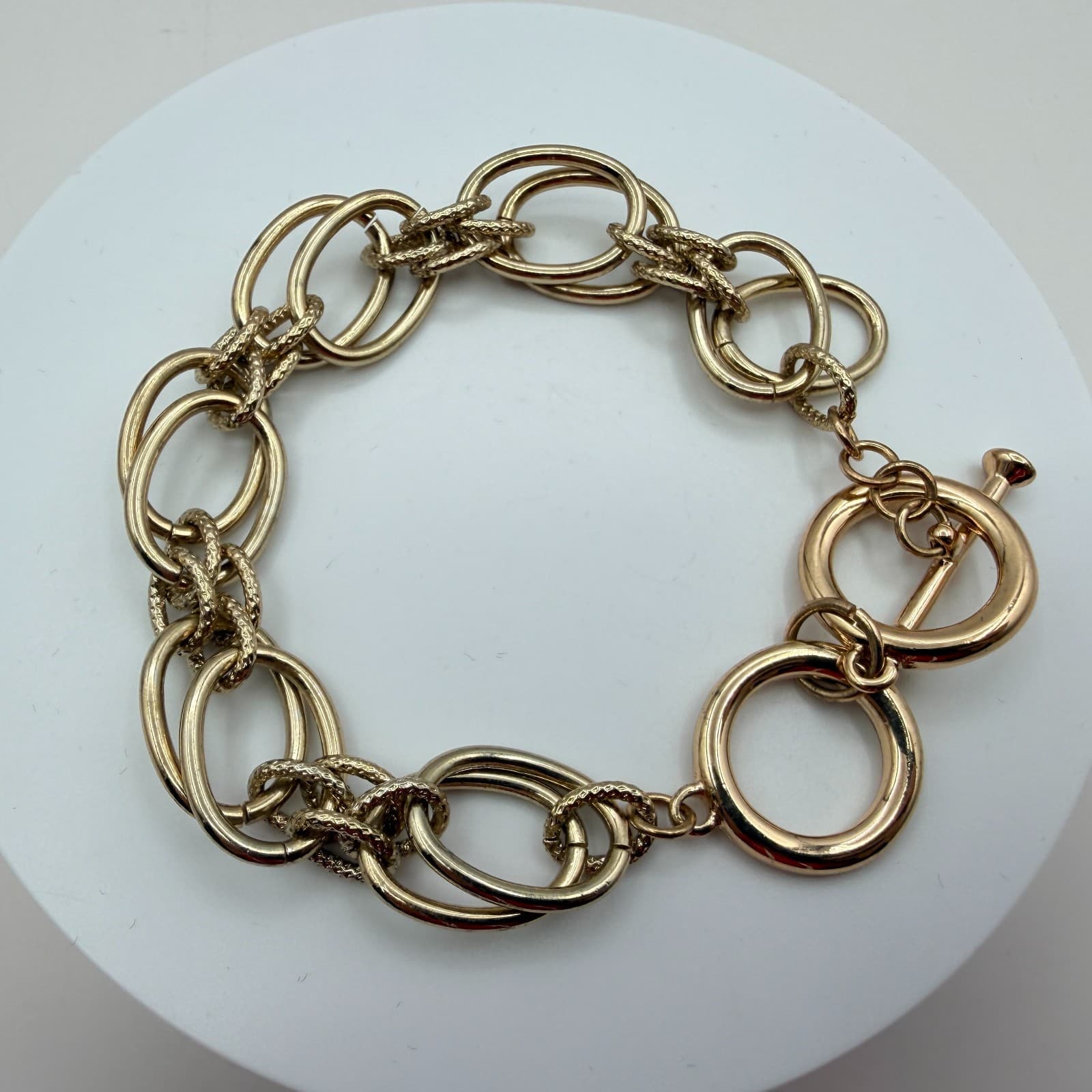 VTG 90s Gold Tone Textured Chunky Link Bracelet Women's Classic Fashion Jewelry - Image 1