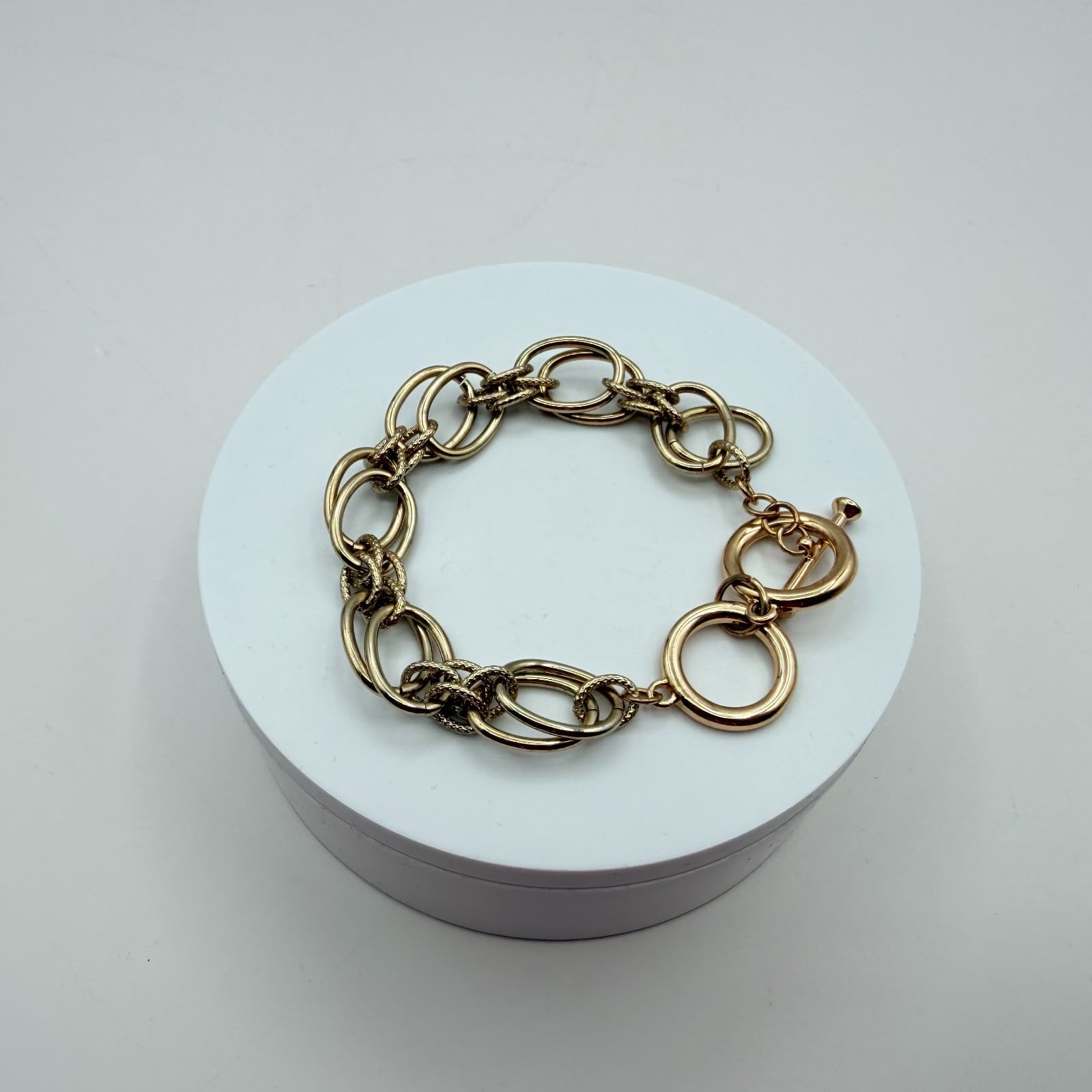 VTG 90s Gold Tone Textured Chunky Link Bracelet Women's Classic Fashion Jewelry - Thumbnail 2