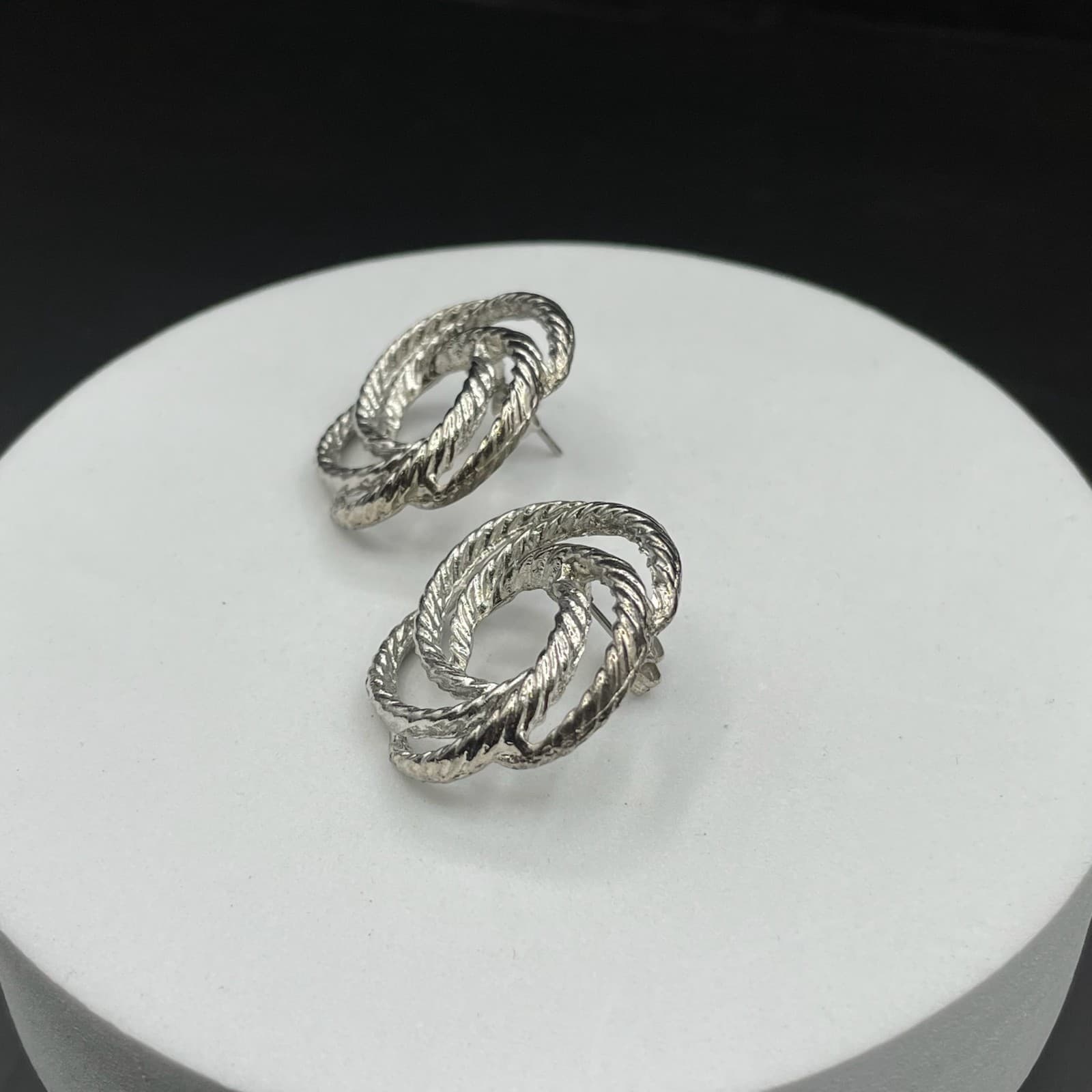 Silver Tone Rope Swirl Stud Earrings Vintage Classic Style - Thumbnail 6