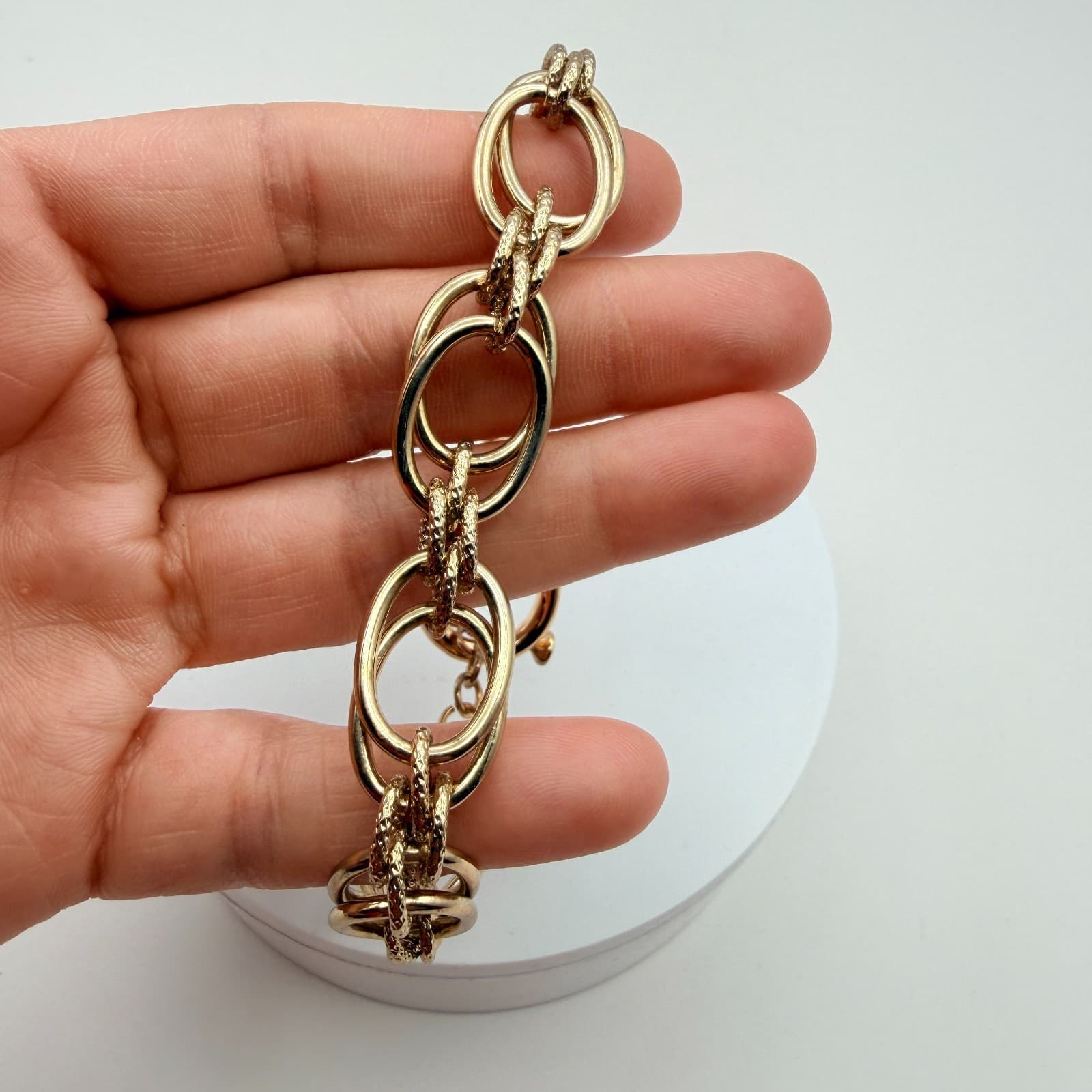 VTG 90s Gold Tone Textured Chunky Link Bracelet Women's Classic Fashion Jewelry - Thumbnail 9