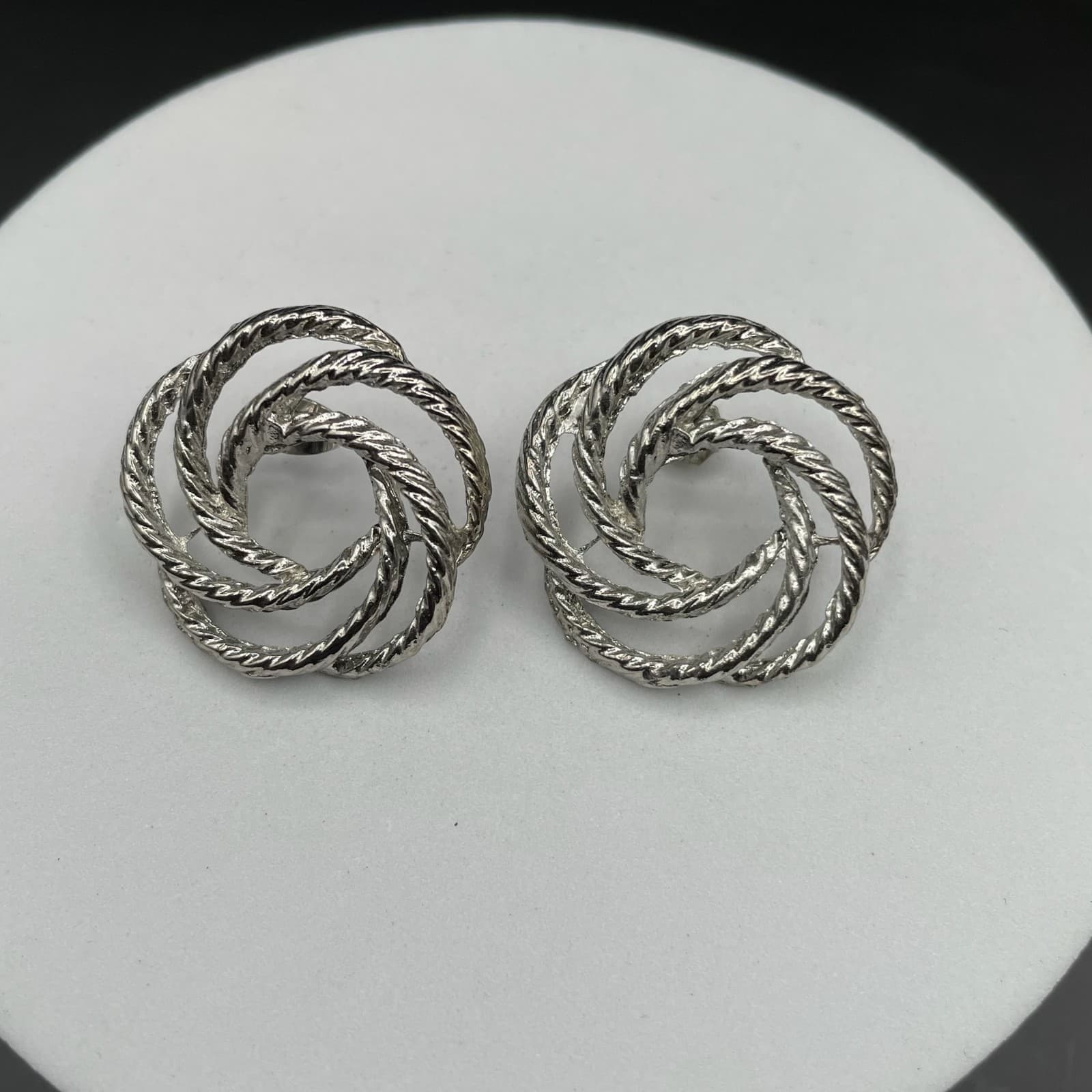 Silver Tone Rope Swirl Stud Earrings Vintage Classic Style - Thumbnail 2