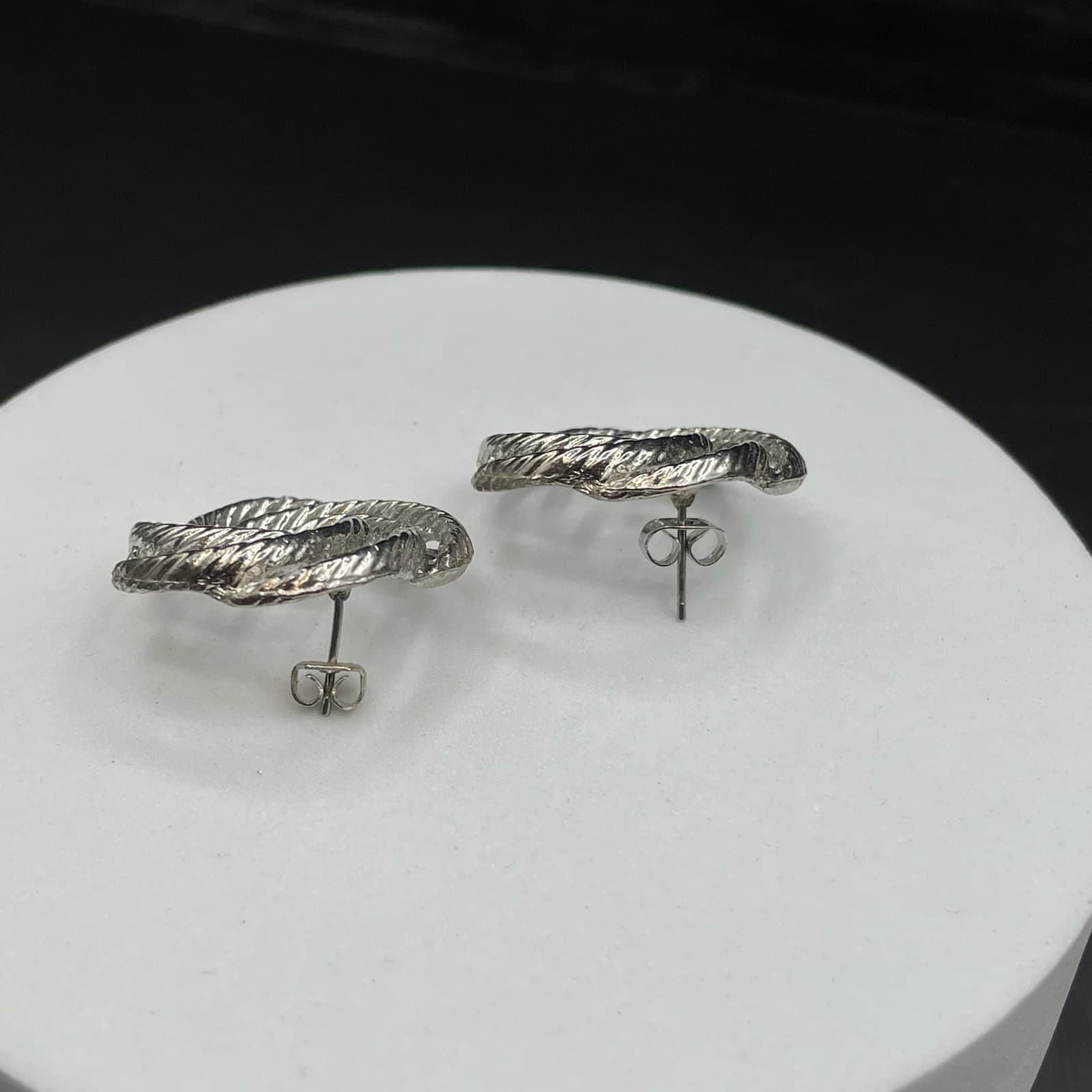 Silver Tone Rope Swirl Stud Earrings Vintage Classic Style - Thumbnail 5