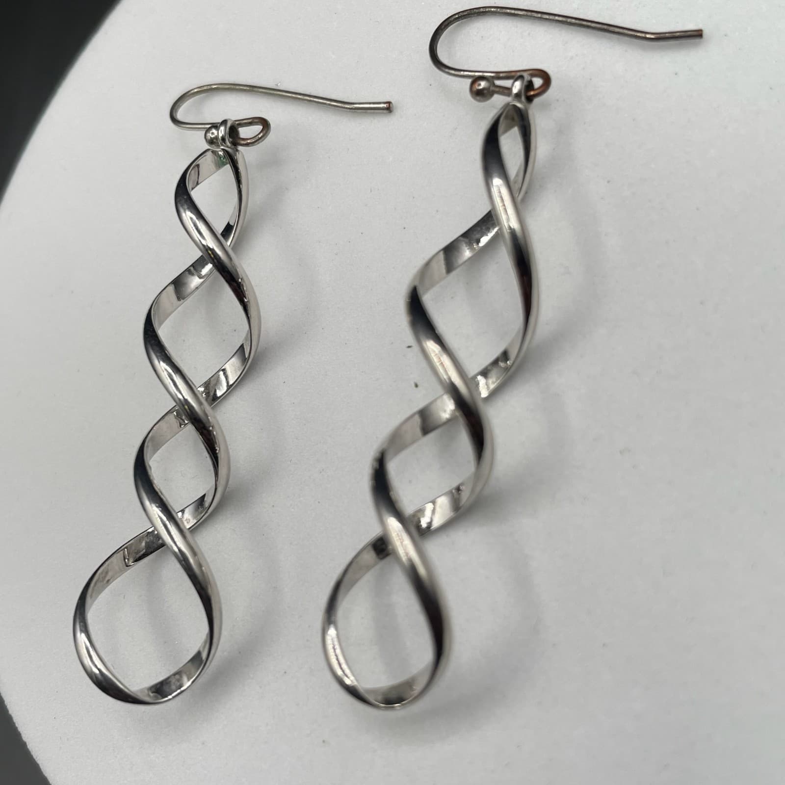 Silver Tone Twisted Ribbon Dangle Earrings Modern Minimalist Chic - Thumbnail 4