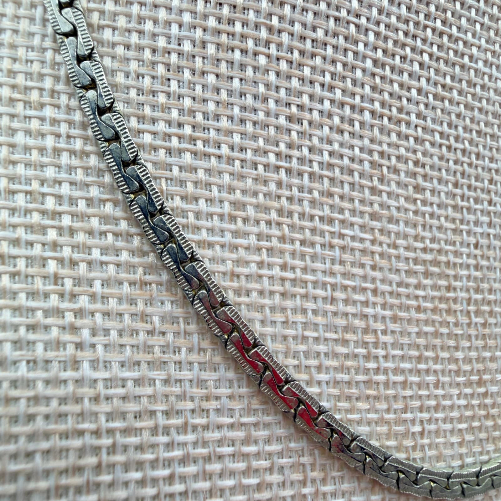 Vintage 90s SilverTone Textured S-Link Chain Necklace Minimalist Fashion Jewelry - Thumbnail 3