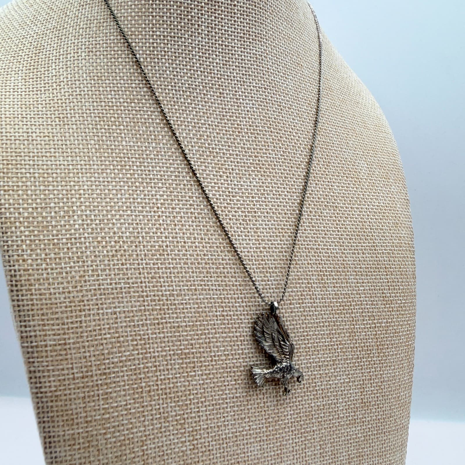 Vintage 90s Silver Tone Soaring Eagle Pendant Necklace Classic Fashion Jewelry - Thumbnail 5