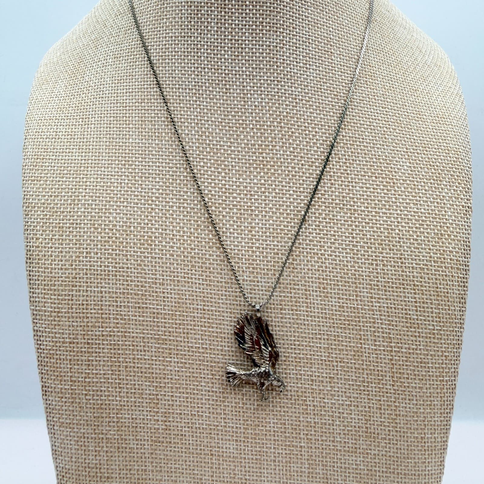 Vintage 90s Silver Tone Soaring Eagle Pendant Necklace Classic Fashion Jewelry - Thumbnail 3