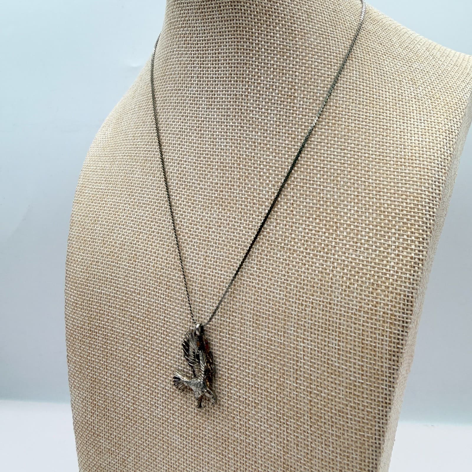 Vintage 90s Silver Tone Soaring Eagle Pendant Necklace Classic Fashion Jewelry - Thumbnail 6