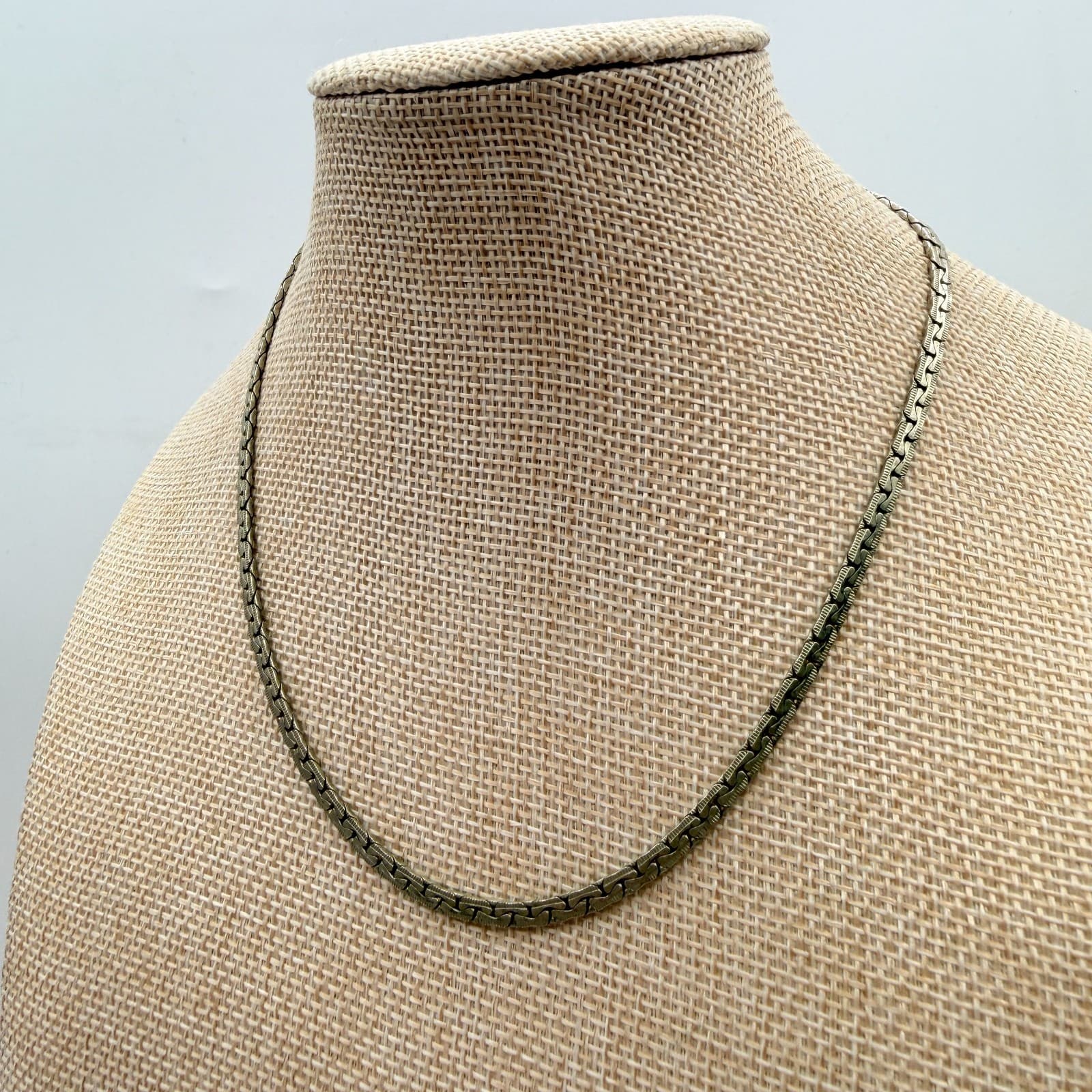Vintage 90s SilverTone Textured S-Link Chain Necklace Minimalist Fashion Jewelry - Thumbnail 7