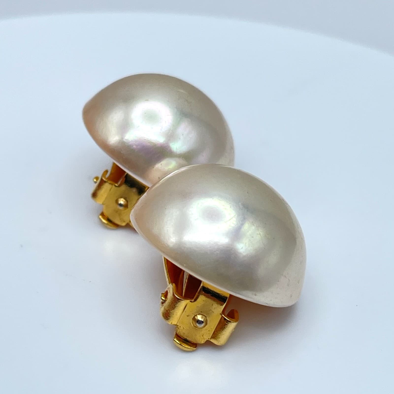Vintage Y2K Pearl Domed Earrings Gold Tone Retro Boho Women's Classic Jewelry - Thumbnail 4